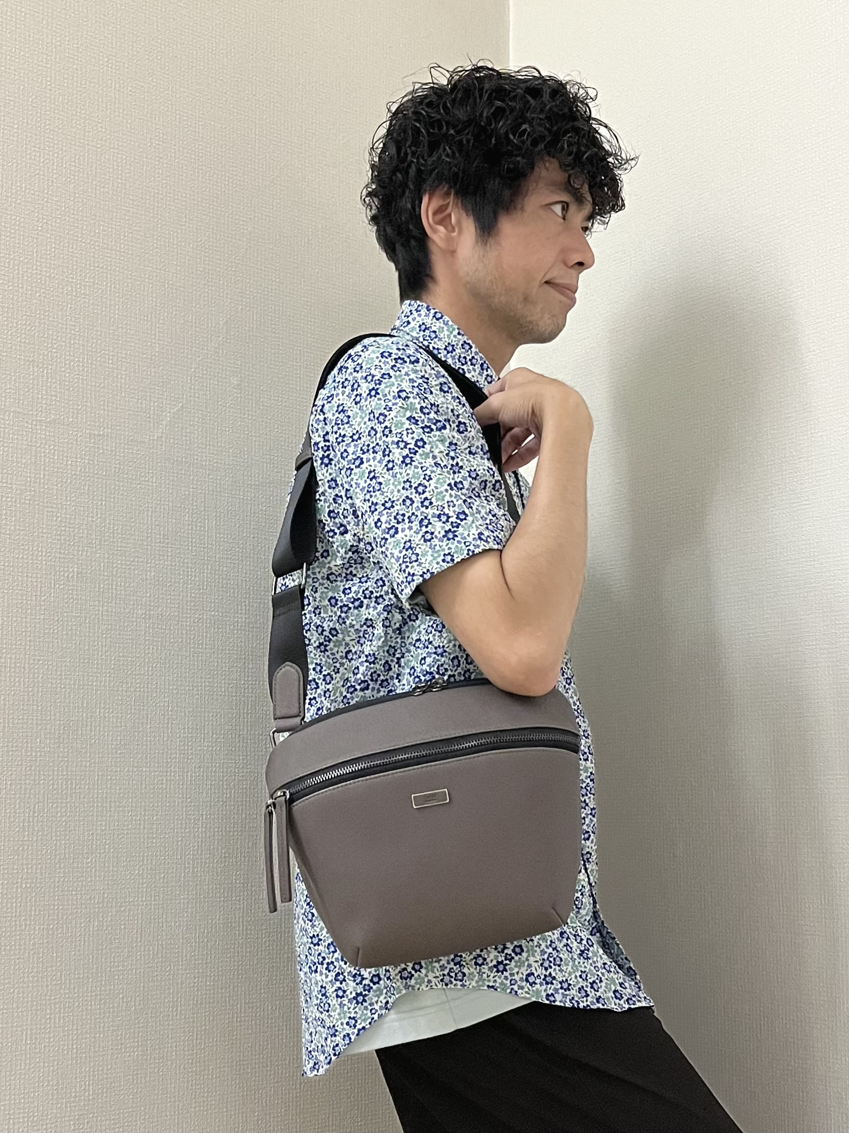URAさんの「TAKEO KIKUCHI｜リップル小花シャツ」を使ったコーディネート