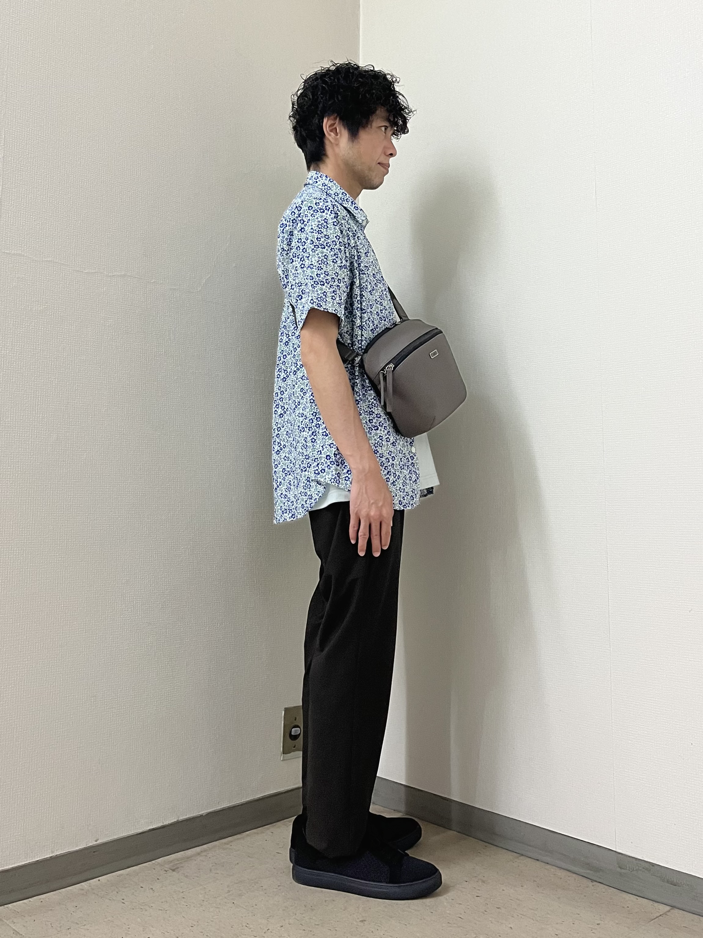 URAさんの「TAKEO KIKUCHI｜リップル小花シャツ」を使ったコーディネート