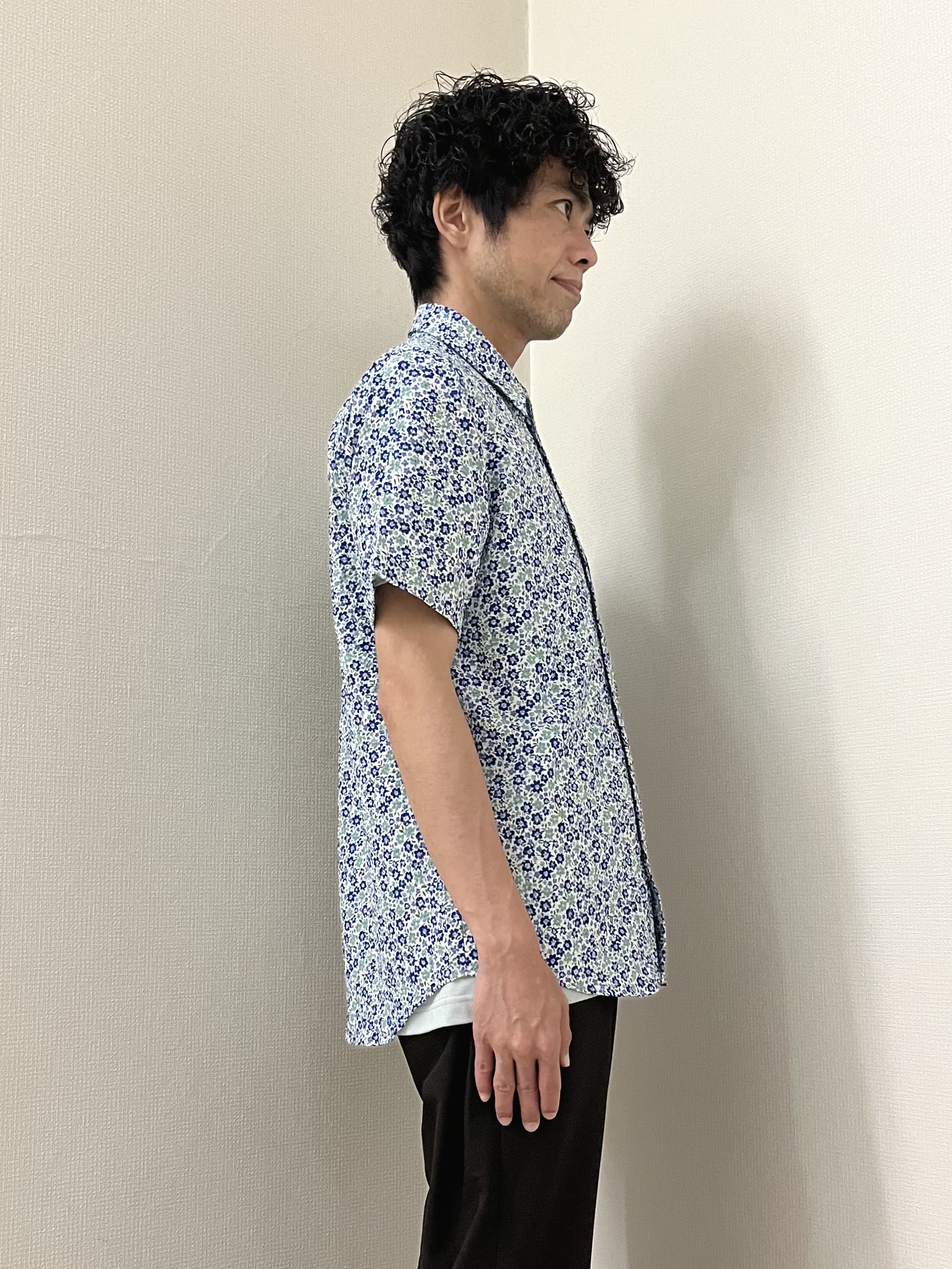 URAさんの「TAKEO KIKUCHI｜リップル小花シャツ」を使ったコーディネート