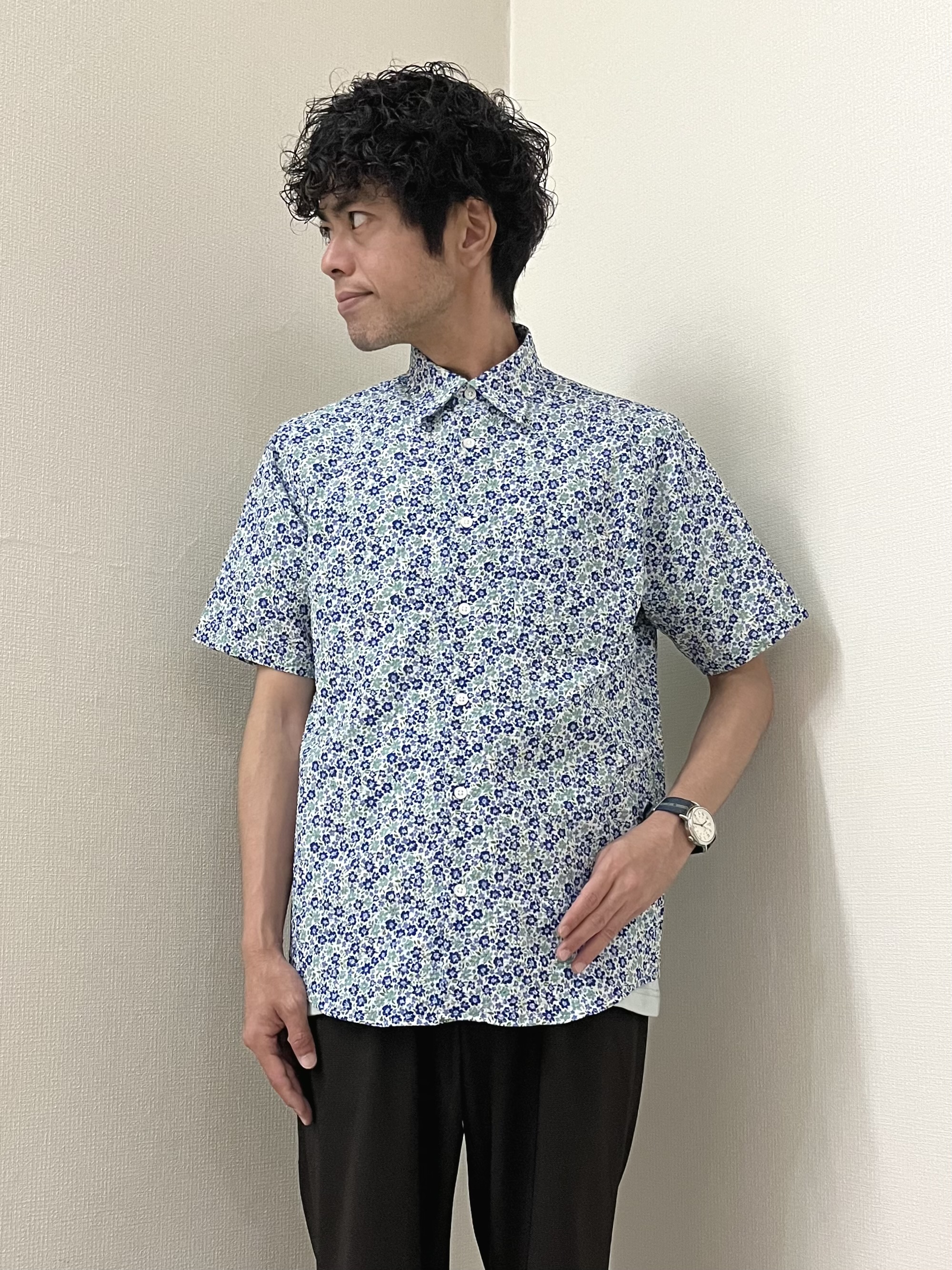 URAさんの「TAKEO KIKUCHI｜リップル小花シャツ」を使ったコーディネート