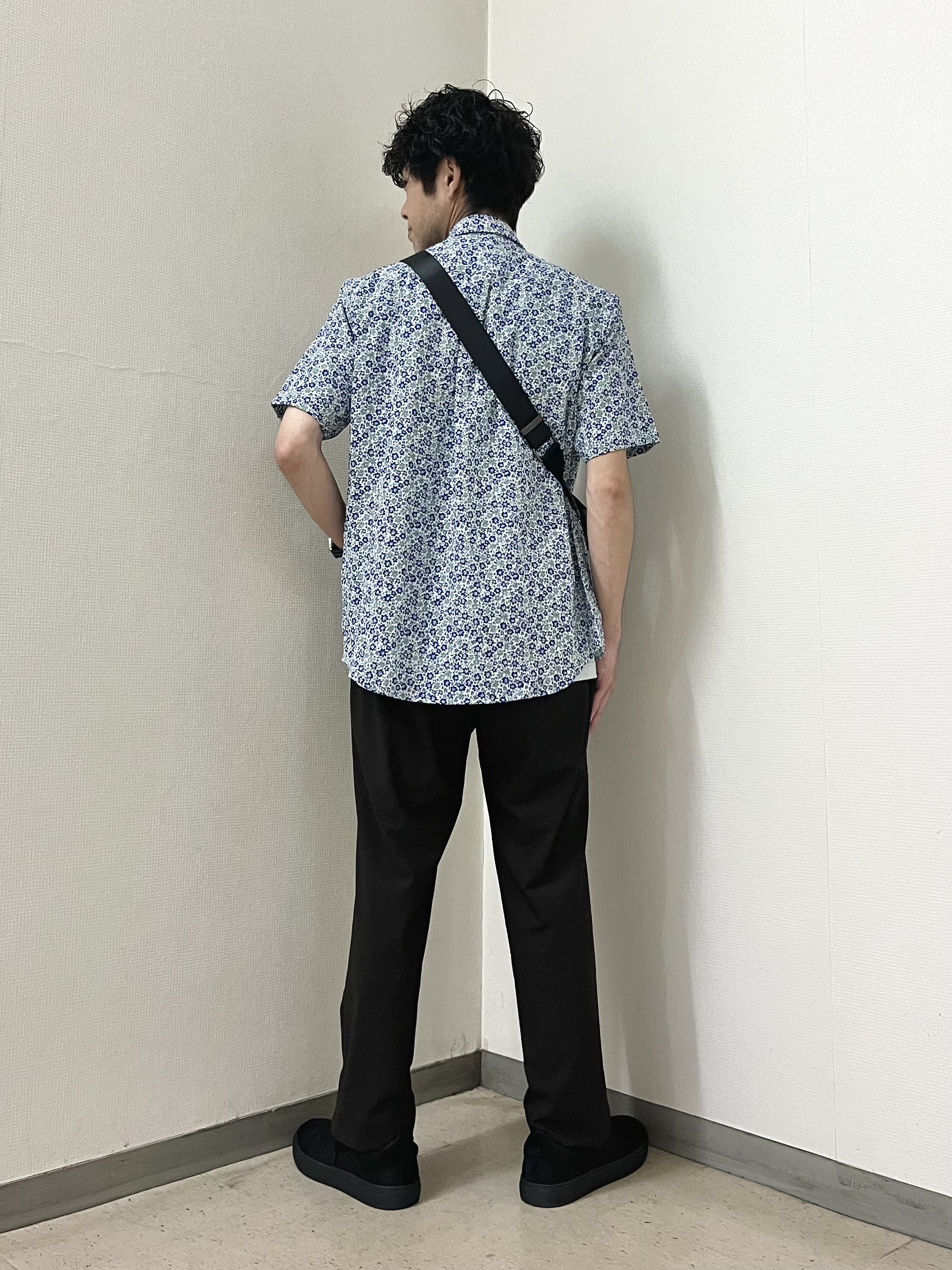 URAさんの「TAKEO KIKUCHI｜リップル小花シャツ」を使ったコーディネート