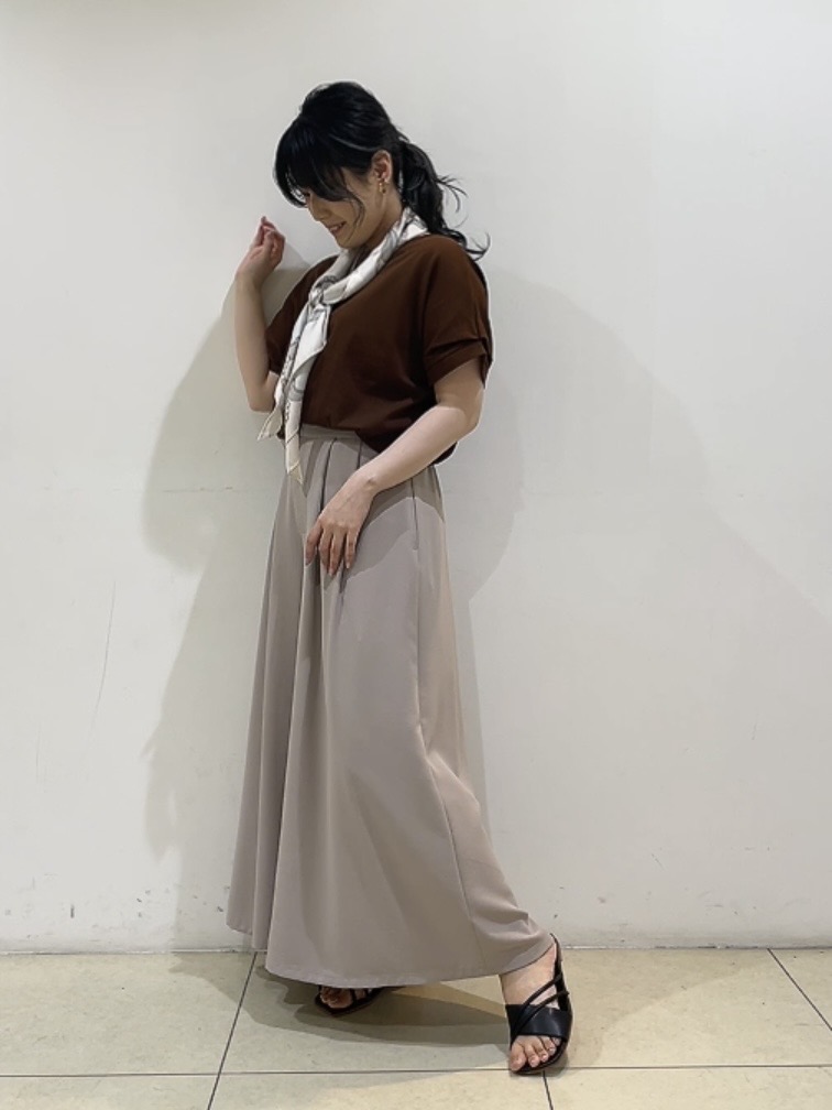 watanabeさんの「UNTITLED｜【肌に張りつきにくい/前後2WAY】ドライタッチコットンプルオーバー」を使ったコーディネート