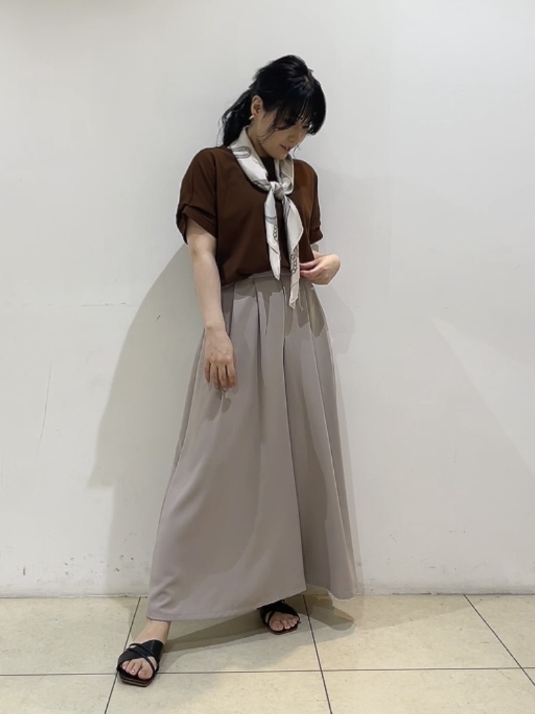 watanabeさんの「UNTITLED｜【肌に張りつきにくい/前後2WAY】ドライタッチコットンプルオーバー」を使ったコーディネート