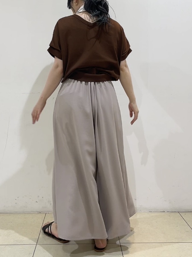 watanabeさんの「UNTITLED｜【肌に張りつきにくい/前後2WAY】ドライタッチコットンプルオーバー」を使ったコーディネート
