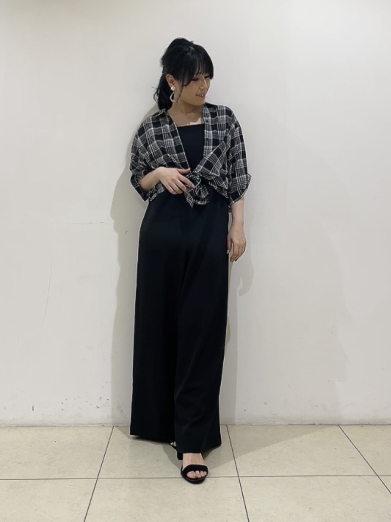 watanabeさんの「UNTITLED｜【コットン100％／透け感／2WAY】袖アレンジ チェックシャツ」を使ったコーディネート