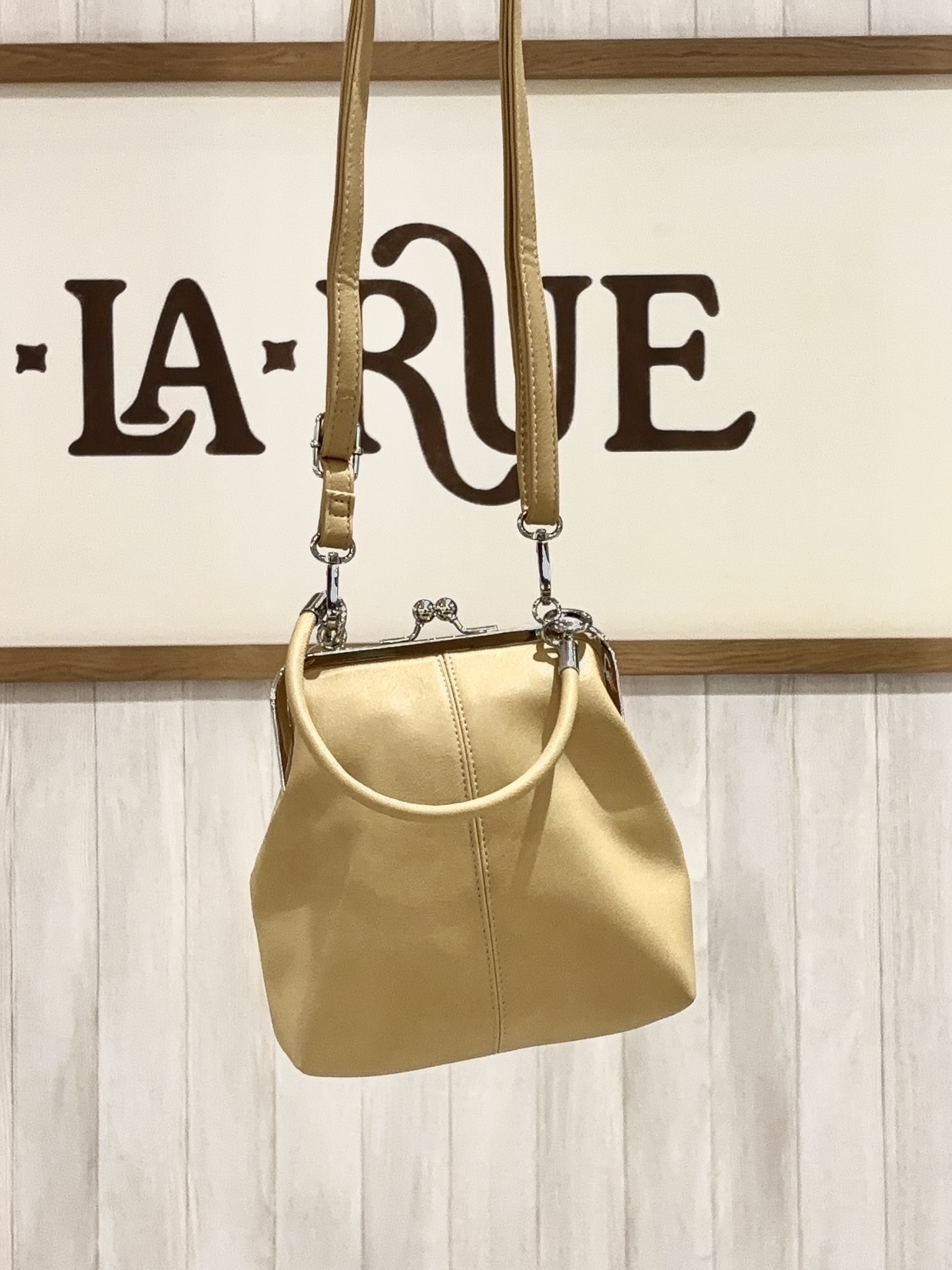 みきぽんさんの「SHOO･LA･RUE｜【洗濯機可】ダブルポケット 楊柳しぼしぼシアーシャツ」を使ったコーディネート