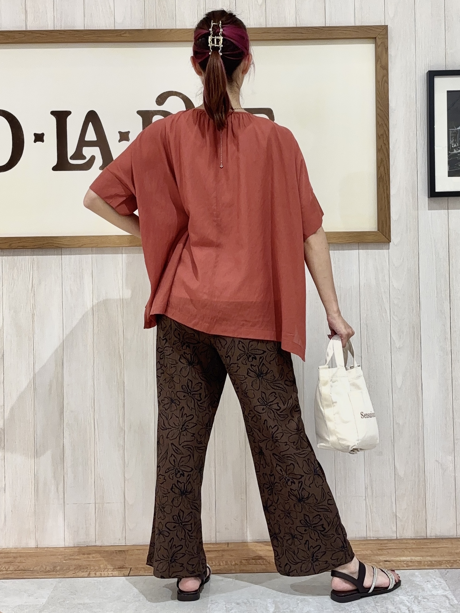 みきぽんさんの「SHOO･LA･RUE｜【2点セット】ポンチョ風ブラウス＆タンクトップセット」を使ったコーディネート