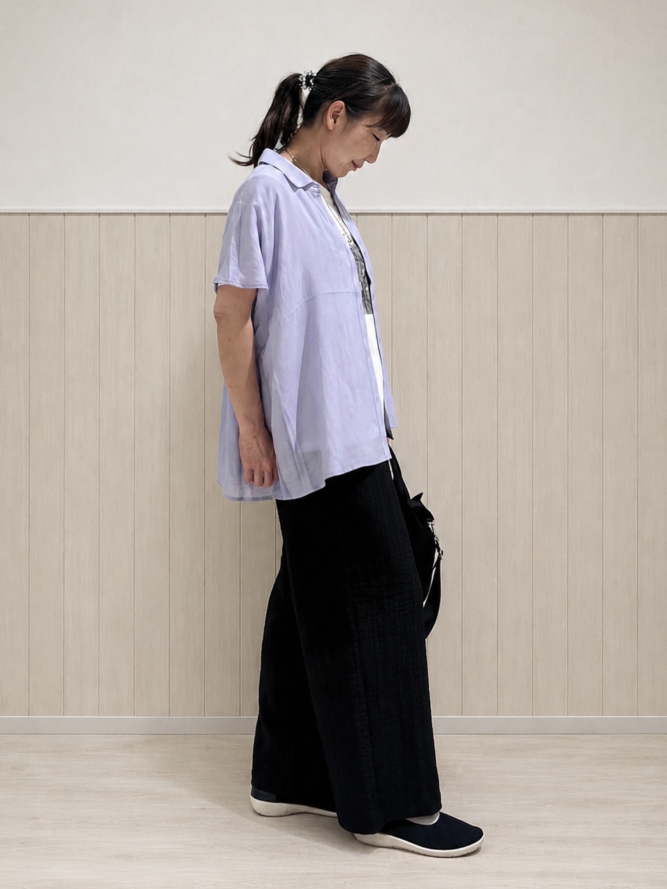 まつみさんの「SHOO･LA･RUE｜【ひんやり/UV】ほんのりシアーで上品な バックギャザーブラウス」を使ったコーディネート