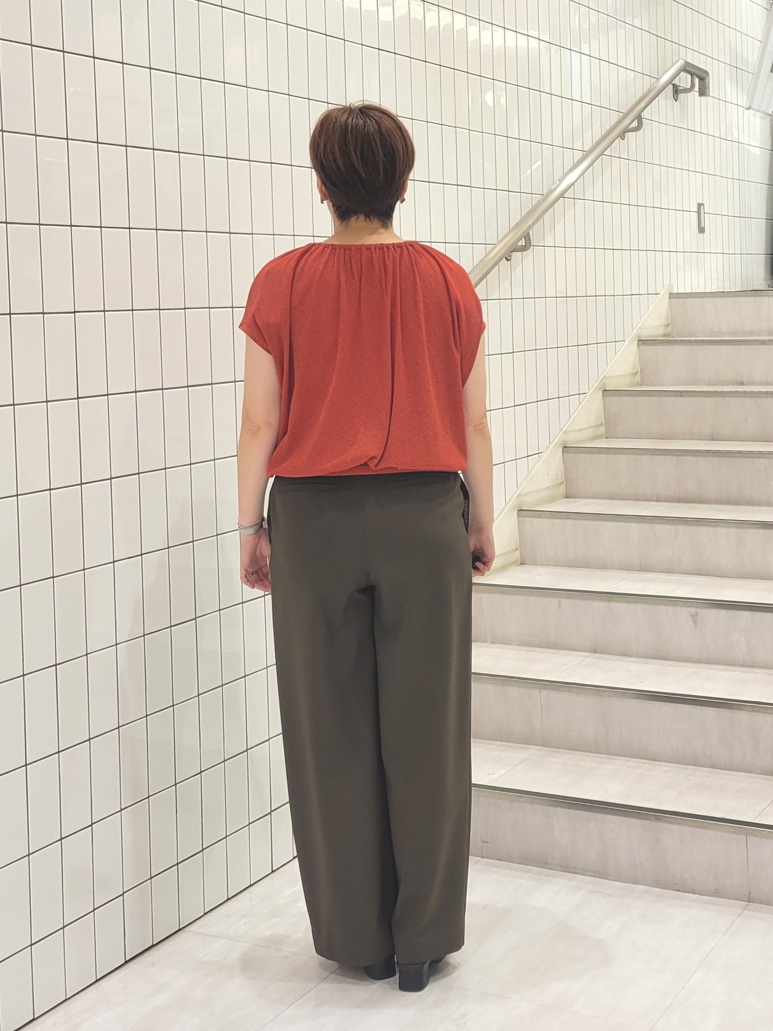 tomoさんの「COUP DE CHANCE｜【手洗い可／日本製】ギャザーデザインプルオーバー」を使ったコーディネート