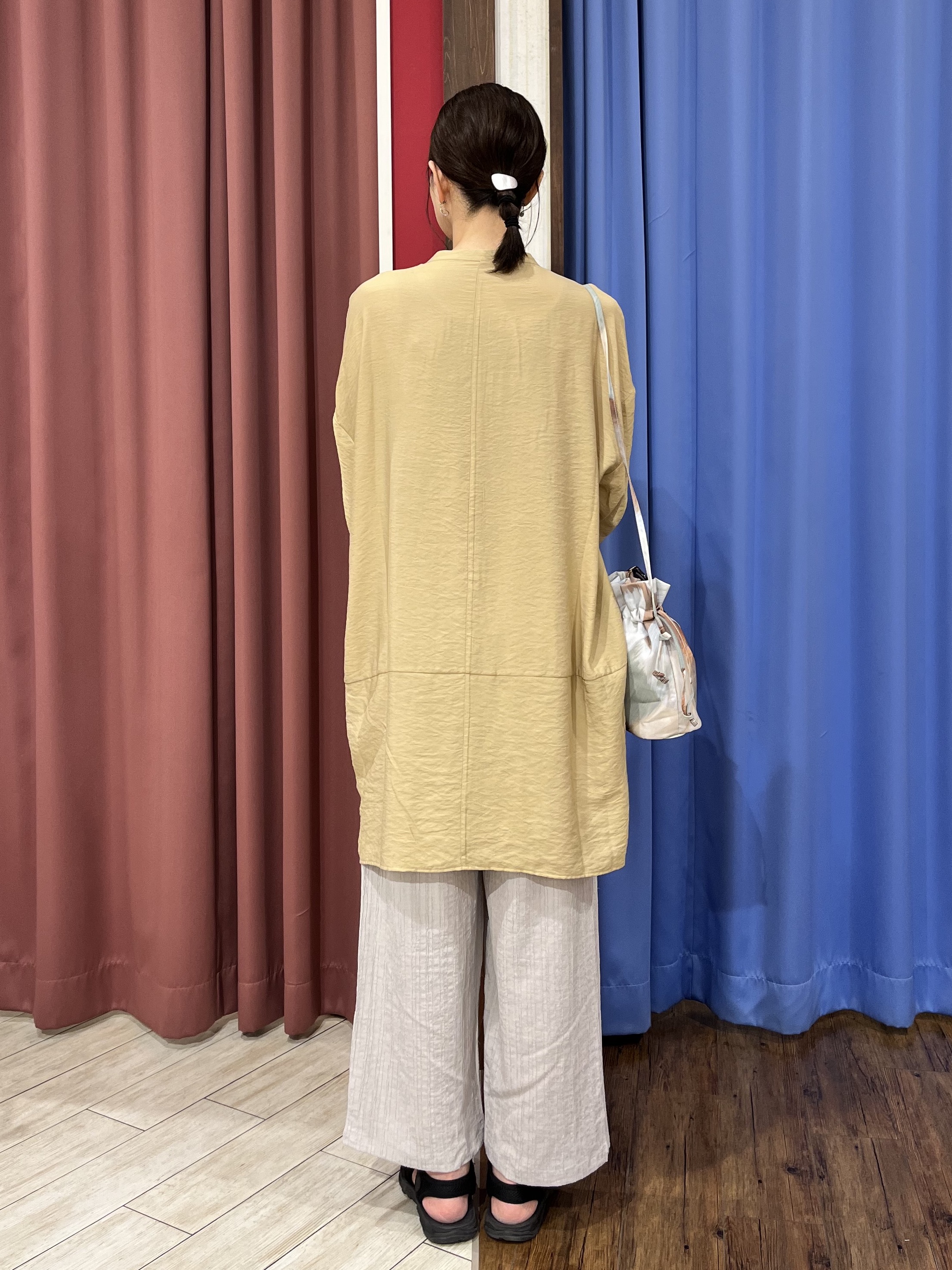 muさんの「SHOO･LA･RUE｜【ひんやり/S-LL/洗濯機可】体型カバーにも ゆるっとリラックスチュニック」を使ったコーディネート