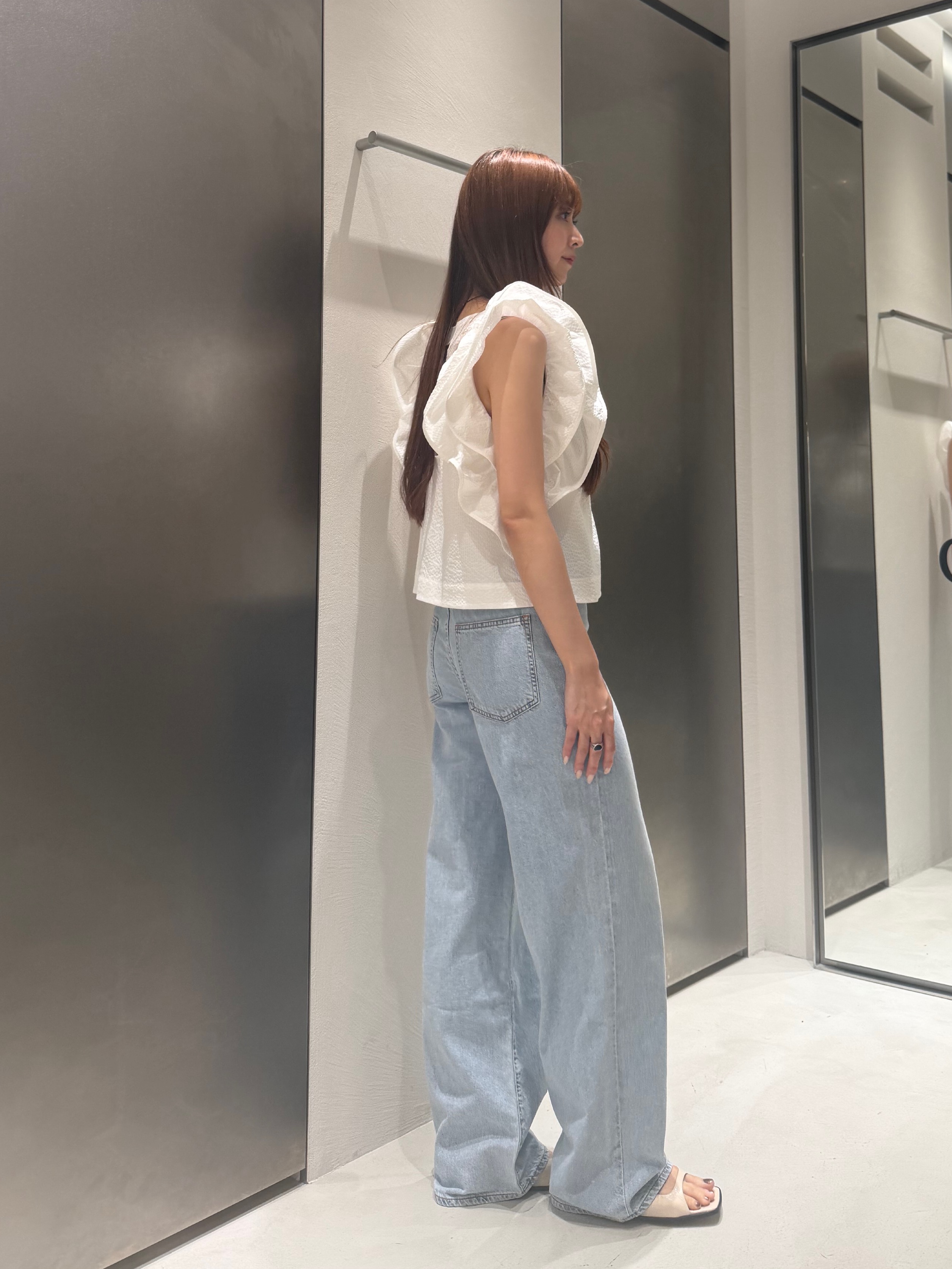 kanamiさんの「CODE A｜ruffle drama blouse」を使ったコーディネート