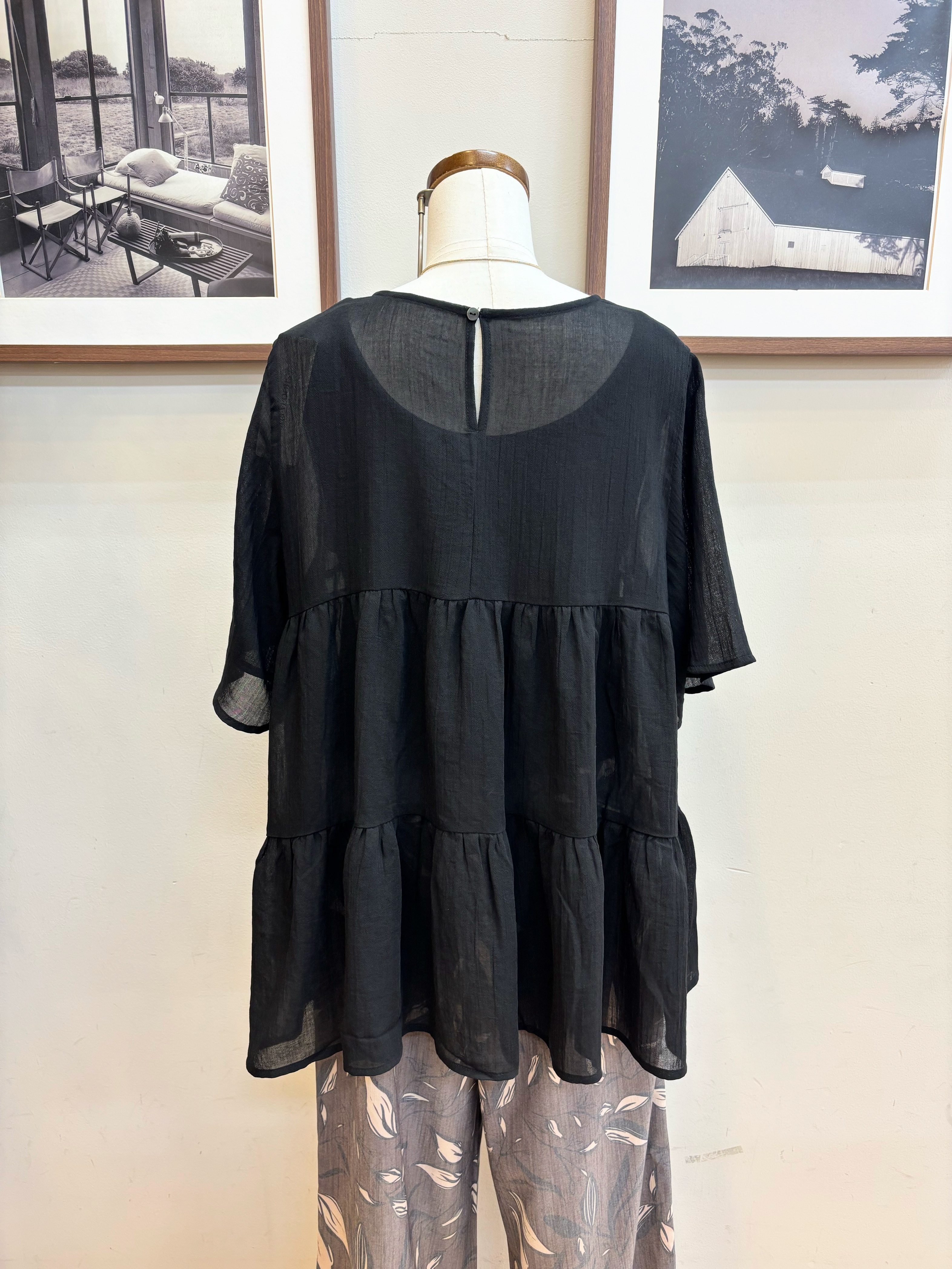 maiさんの「SHOO･LA･RUE｜【洗濯機可/S-LL】インせず着られる シアー素材が上品なティアードブラウス」を使ったコーディネート