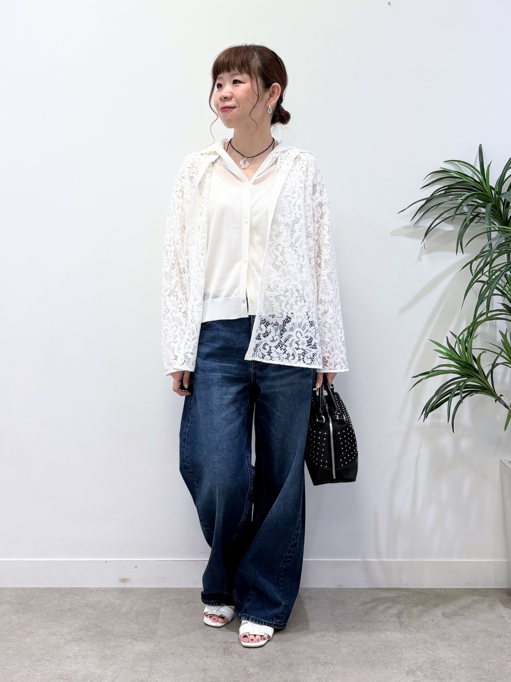 tsuyuさんの「INDIVI｜【洗える／トレンド】大人レースシャツ」を使ったコーディネート