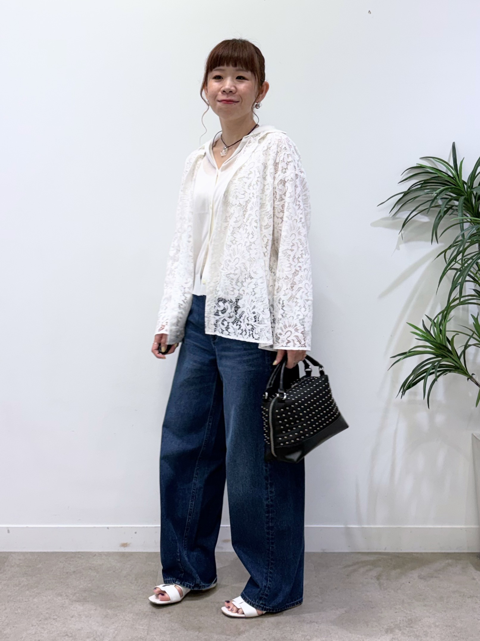 tsuyuさんの「INDIVI｜【洗える／トレンド】大人レースシャツ」を使ったコーディネート