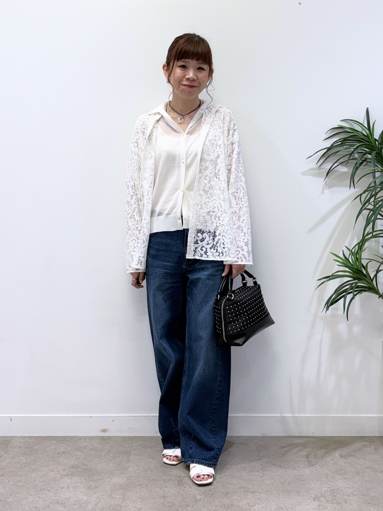 tsuyuさんの「INDIVI｜【洗える／トレンド】大人レースシャツ」を使ったコーディネート