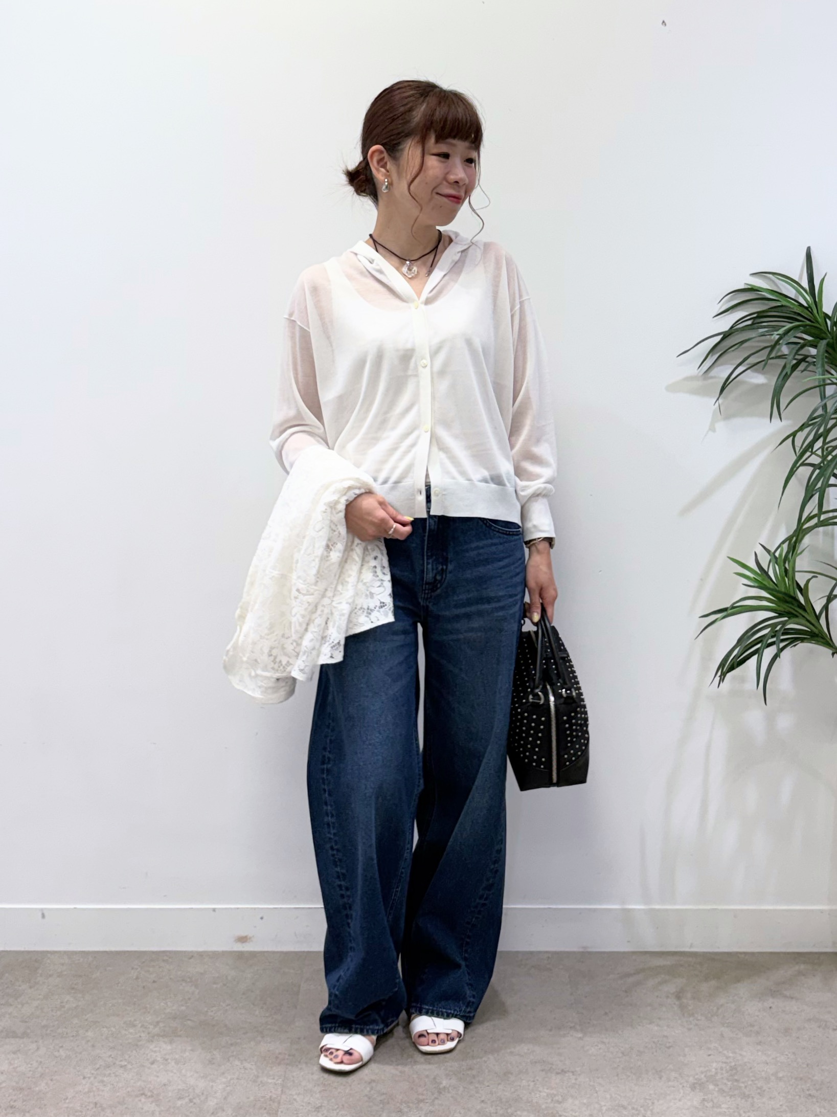 tsuyuさんの「INDIVI｜【洗える／トレンド】大人レースシャツ」を使ったコーディネート