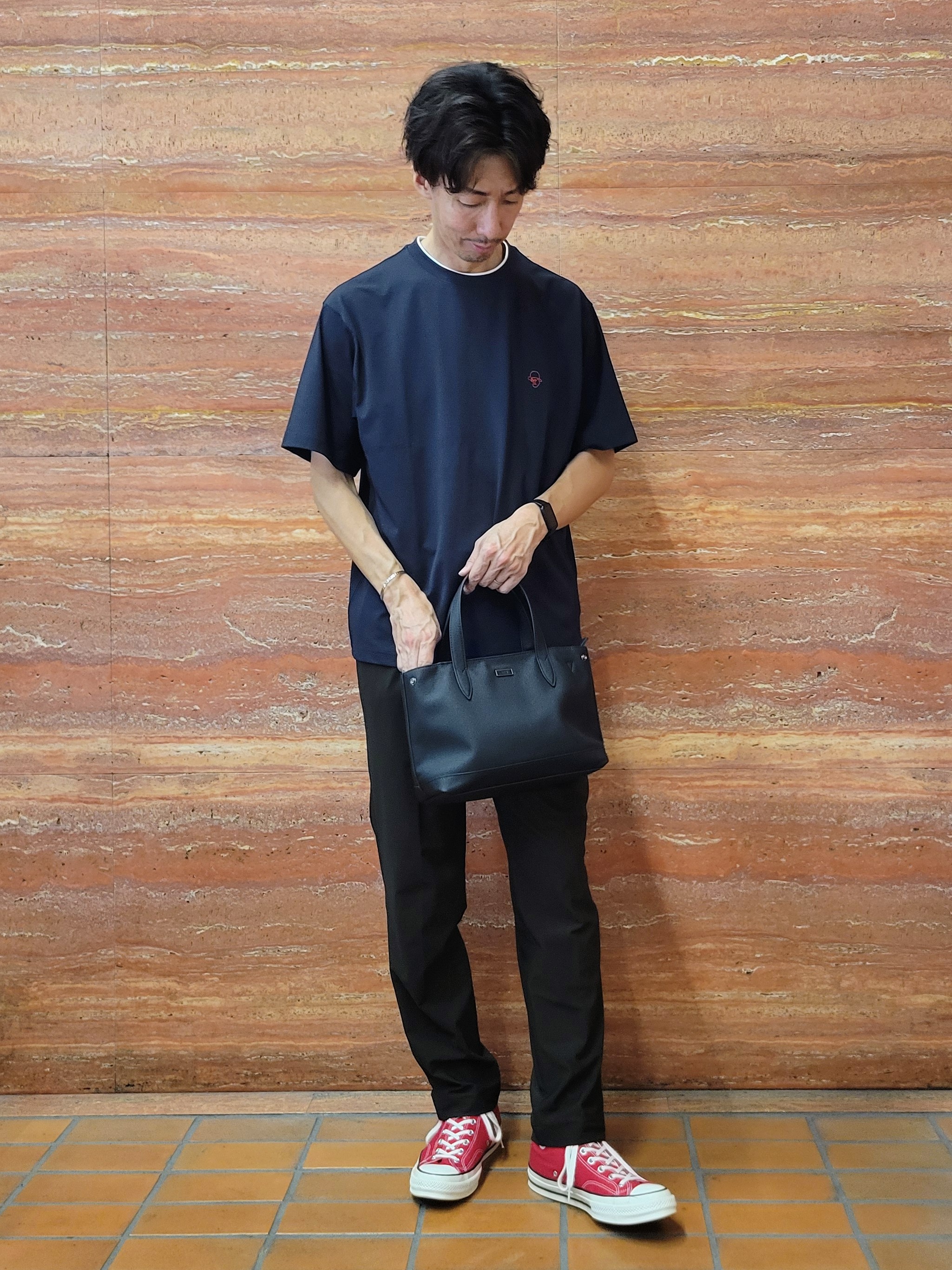 piroyaさんの「TAKEO KIKUCHI｜【汗染み軽減】フェイクレイヤー ワンポイント プルオーバー」を使ったコーディネート
