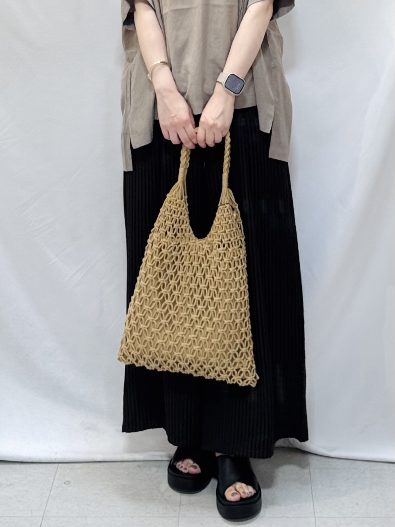 𝐇𝐢𝐫𝐨𝐦𝐢さんの「SHOO･LA･RUE｜【2点セット】ポンチョ風ブラウス＆タンクトップセット」を使ったコーディネート