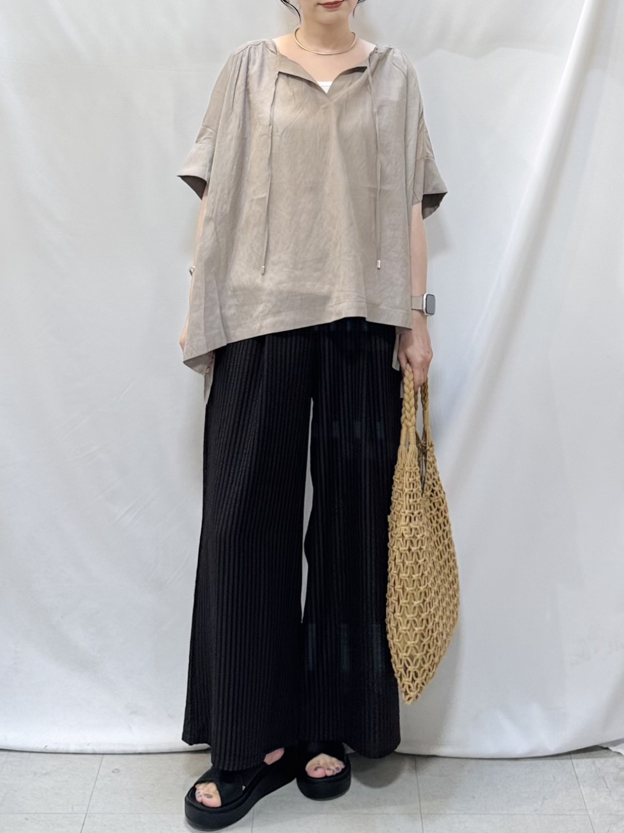 𝐇𝐢𝐫𝐨𝐦𝐢さんの「SHOO･LA･RUE｜【2点セット】ポンチョ風ブラウス＆タンクトップセット」を使ったコーディネート