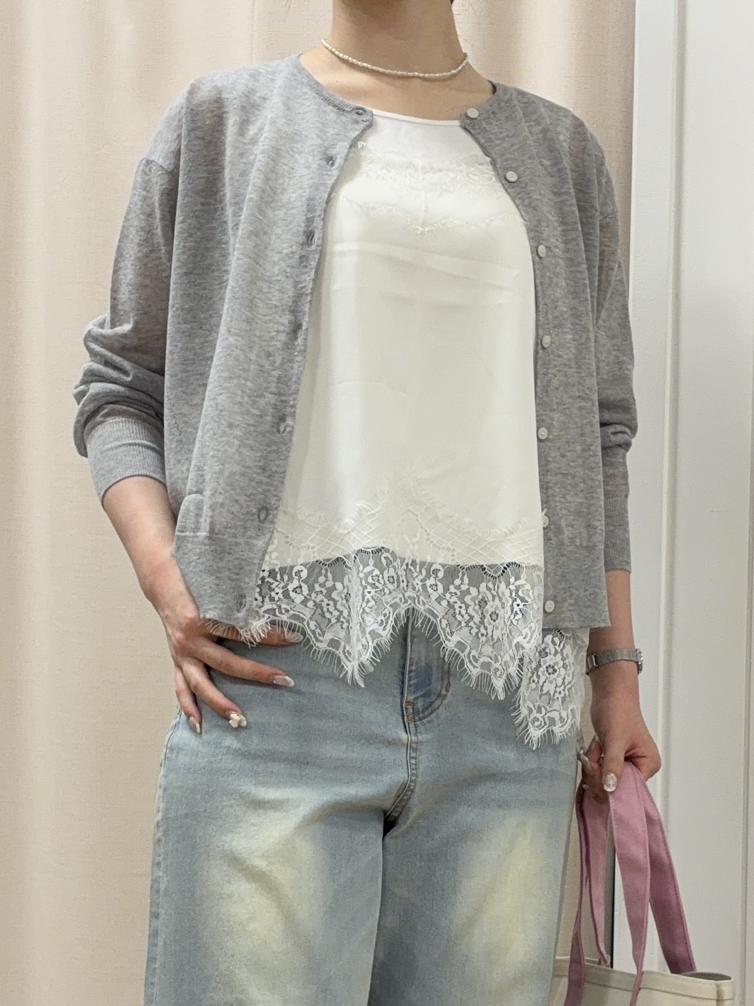 KANNAさんの「Dessin｜ペーパータッチ クルーネックカーディガン」を使ったコーディネート