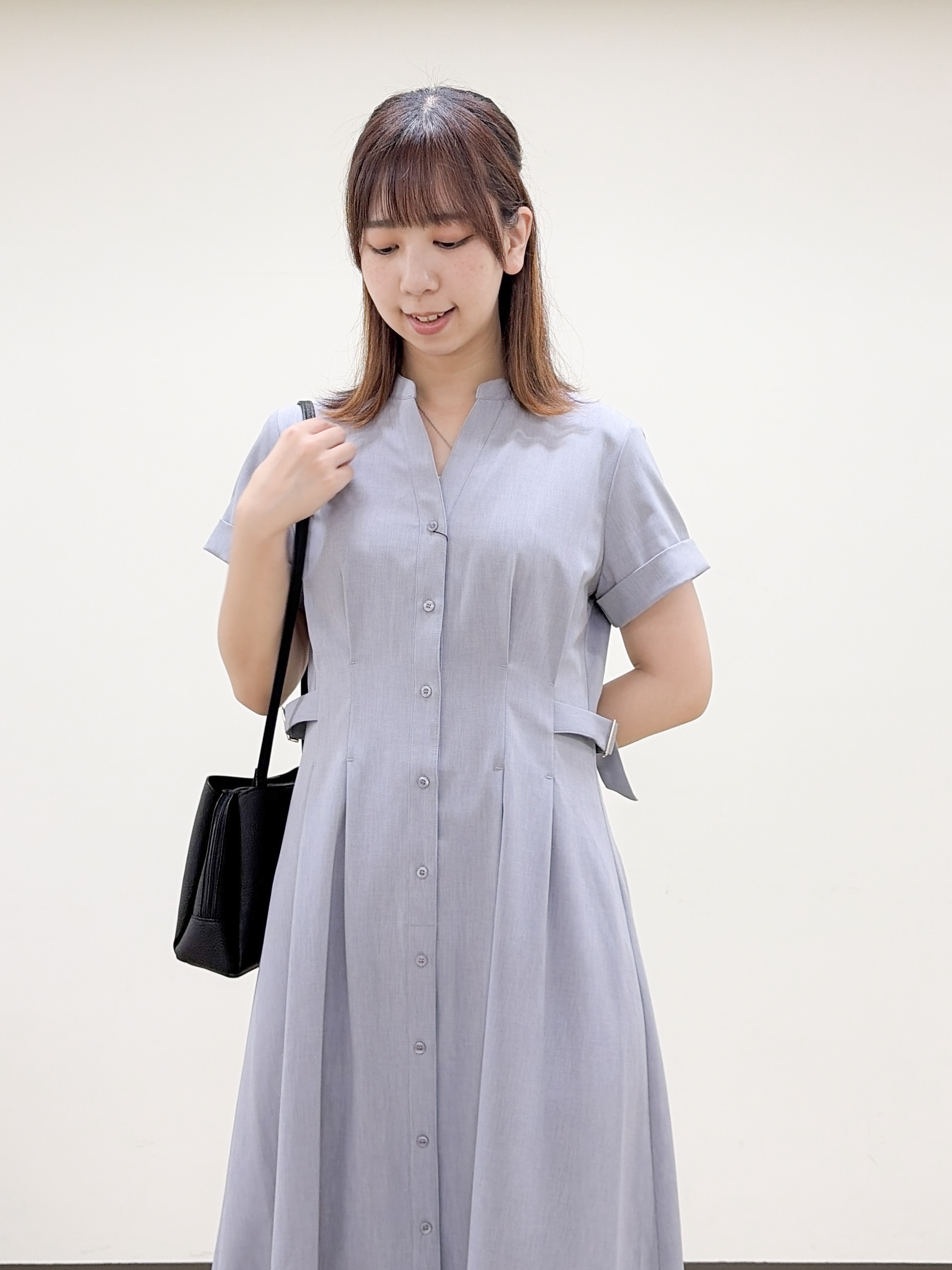 yurinaさんの「index｜【接触冷感／吸水速乾／UVケア】リネンライクサイドベルトシャツワンピース《透け防止／洗濯機OK》」を使ったコーディネート