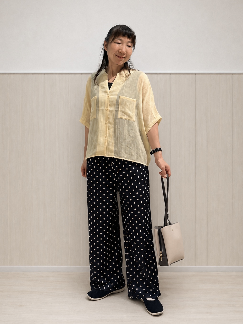 まつみさんの「SHOO･LA･RUE｜【洗濯機可/選べる6色】ナチュラルな風合いが魅力 ゆったり楊柳シアードルマンブラウス」を使ったコーディネート