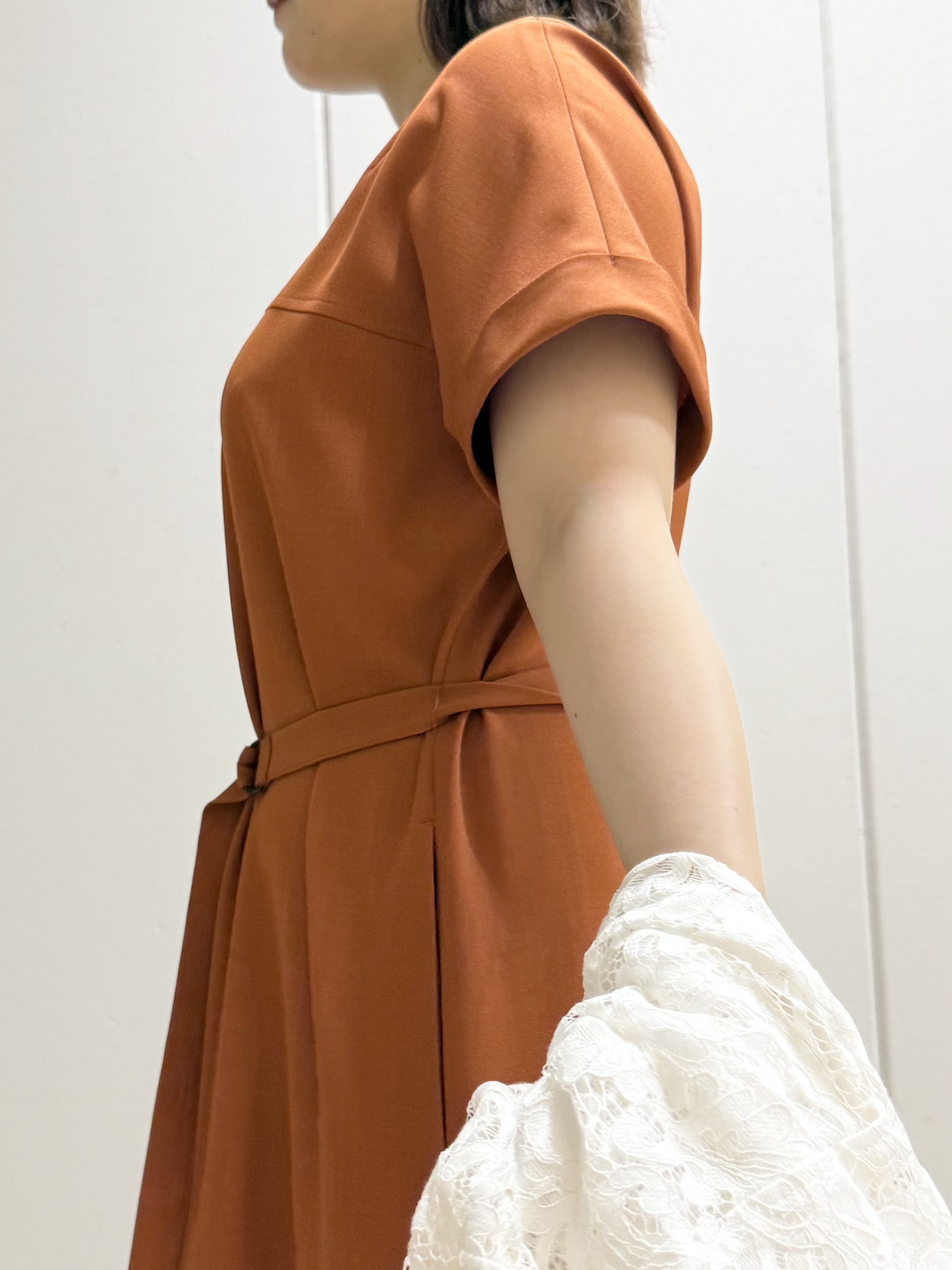 Rikoさんの「INDIVI｜【華奢見え】ベルト付きナローワンピース」を使ったコーディネート