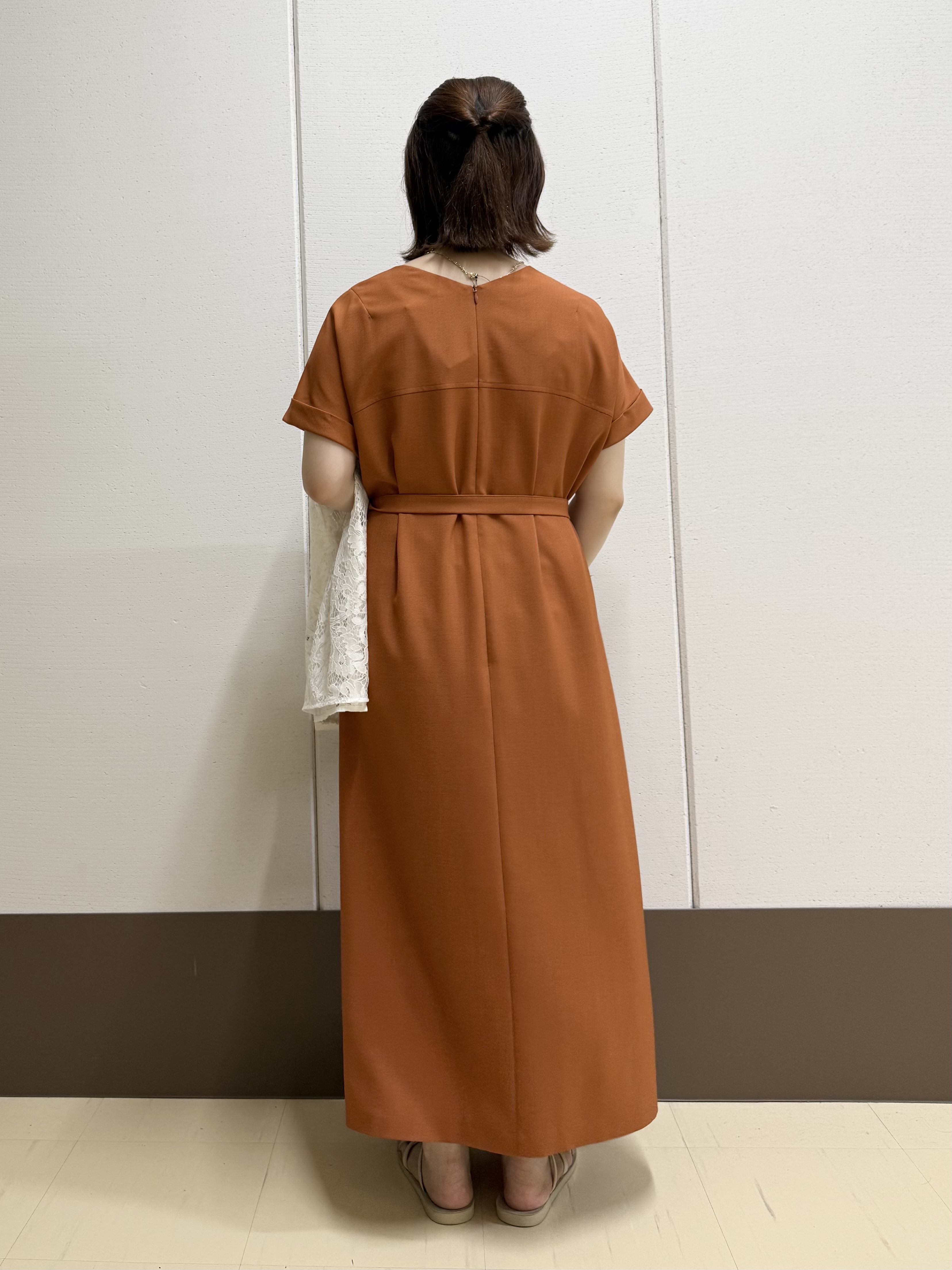 Rikoさんの「INDIVI｜【華奢見え】ベルト付きナローワンピース」を使ったコーディネート