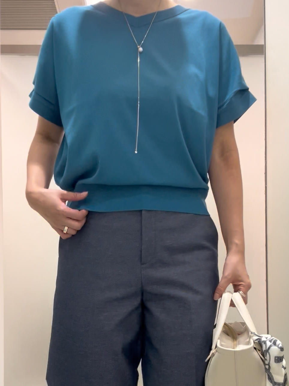 まどかさんの「UNTITLED｜【肌に張り付かない/前後2WAY】ドライタッチコットンプルオーバー」を使ったコーディネート