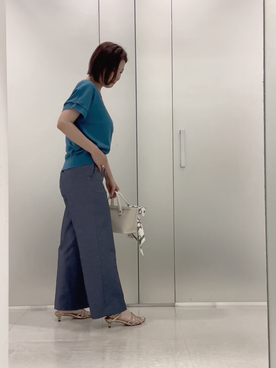 まどかさんの「UNTITLED｜【肌に張り付かない/前後2WAY】ドライタッチコットンプルオーバー」を使ったコーディネート