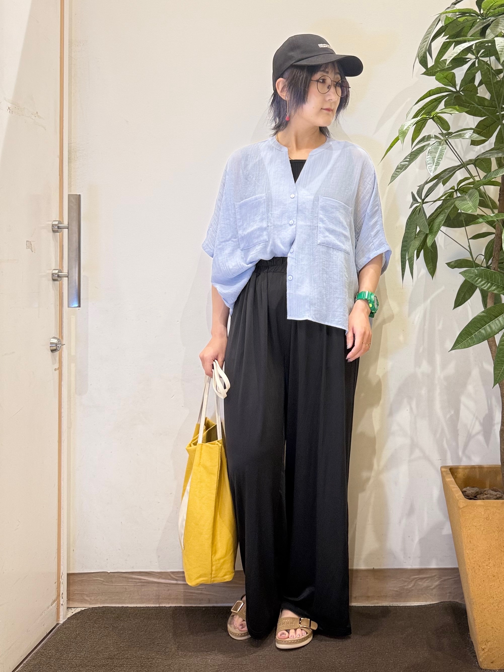 misakiさんの「SHOO･LA･RUE｜【洗濯機可/選べる6色】ナチュラルな風合いが魅力 ゆったり楊柳シアードルマンブラウス」を使ったコーディネート