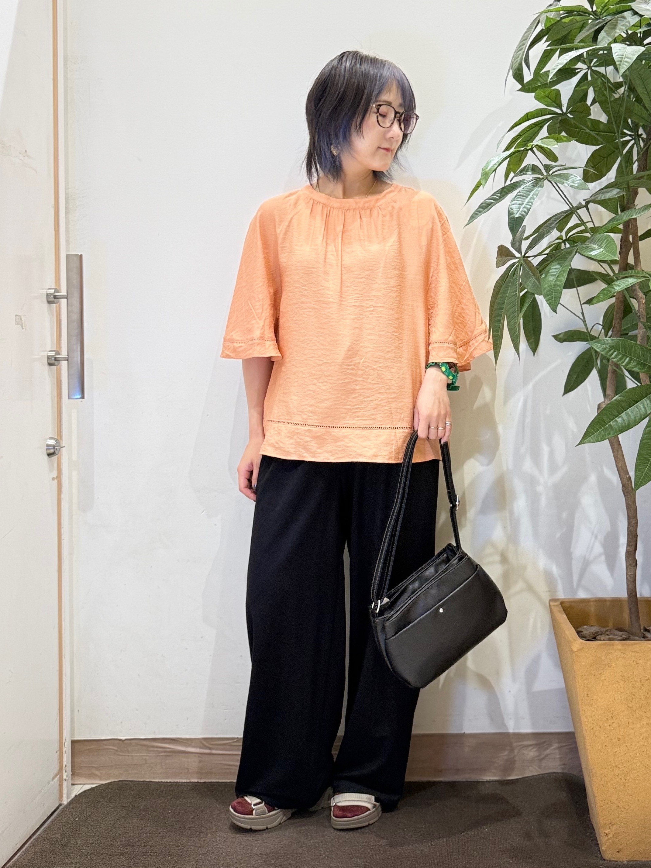 misakiさんの「SHOO･LA･RUE｜【ひんやり/S-LL/洗濯機可】体型カバー ふんわりスラブポンチョ風ブラウス」を使ったコーディネート