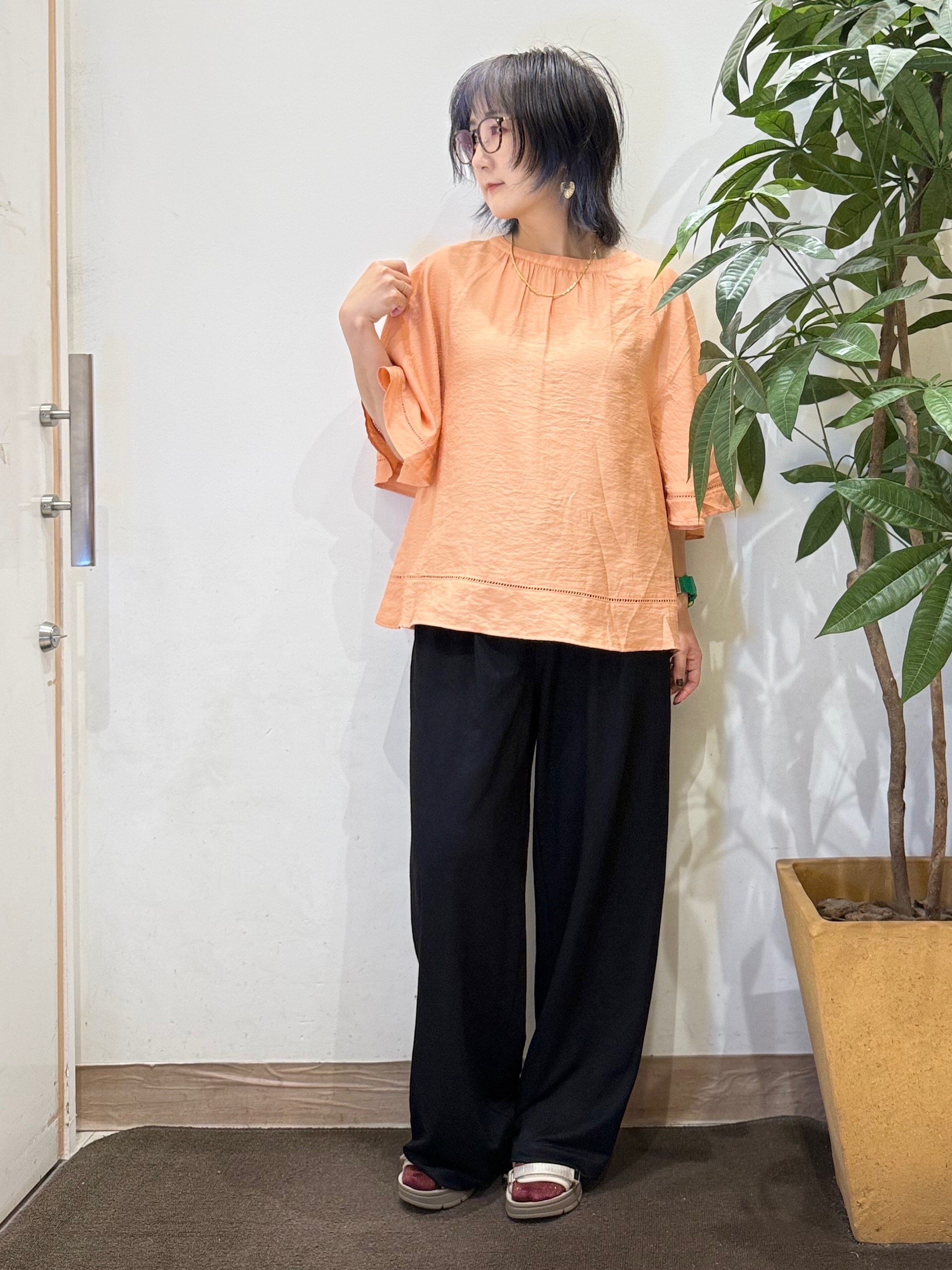 misakiさんの「SHOO･LA･RUE｜【ひんやり/S-LL/洗濯機可】体型カバー ふんわりスラブポンチョ風ブラウス」を使ったコーディネート