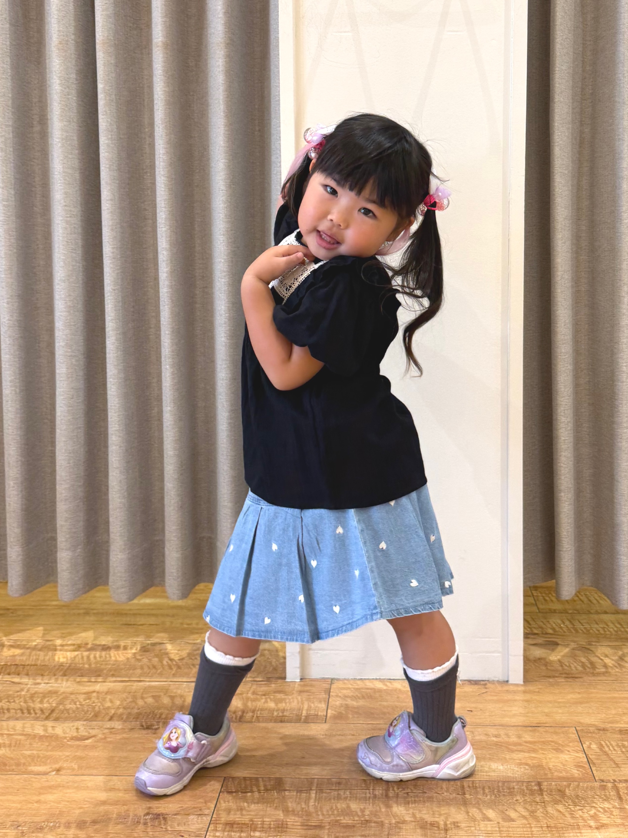 愛さんの「SHOO･LA･RUE｜【100-150cm】クロシェチュニックブラウス」を使ったコーディネート