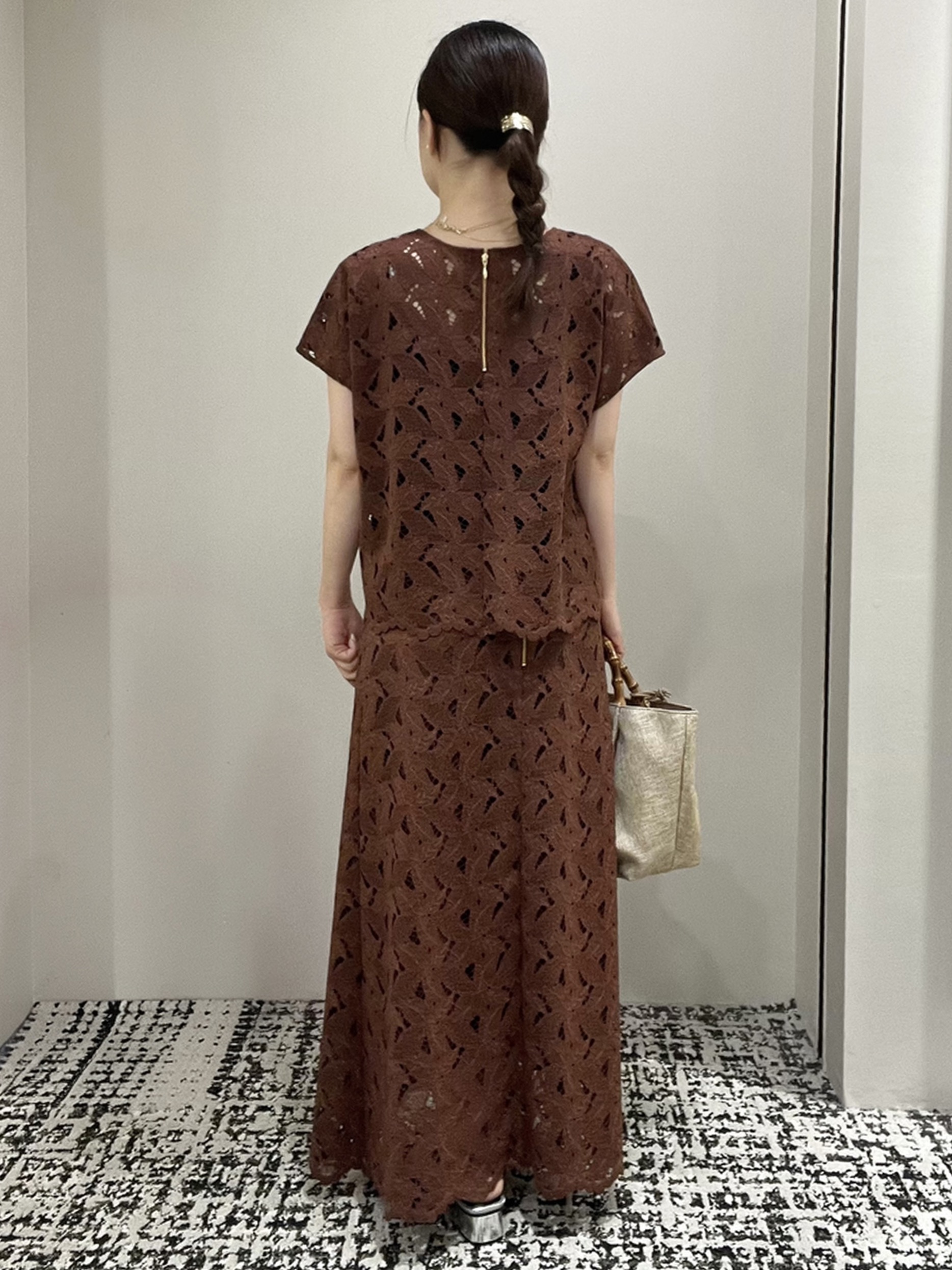 ELENAさんの「UNTITLED｜【セットアップ可/品のある透け感】リーフレースブラウス」を使ったコーディネート