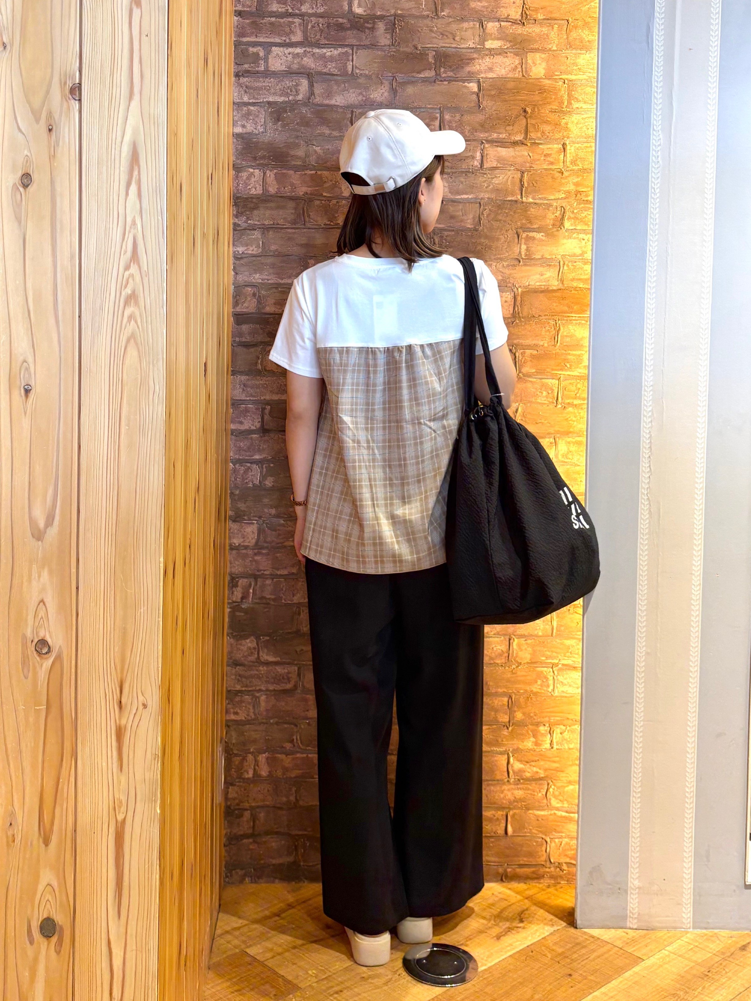 mieさんの「SHOO･LA･RUE｜【体型カバー/S-LL/洗濯機可】インせずコーデの主役に ビスチェ風異素材ドッキングTシャツ」を使ったコーディネート