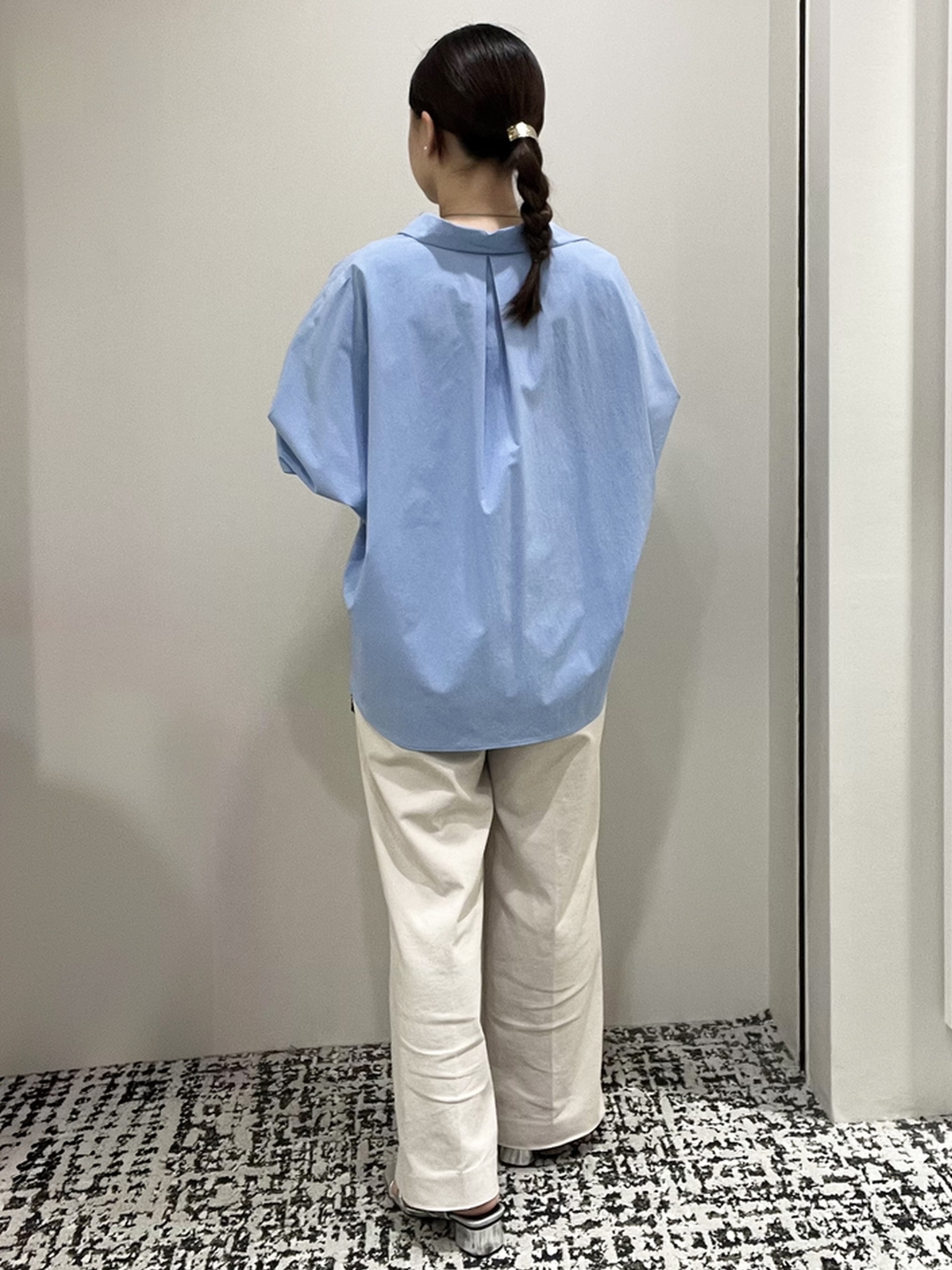 ELENAさんの「UNTITLED｜【接触冷感/吸水速乾/UVカット】ドルマンスリーブシャツ」を使ったコーディネート