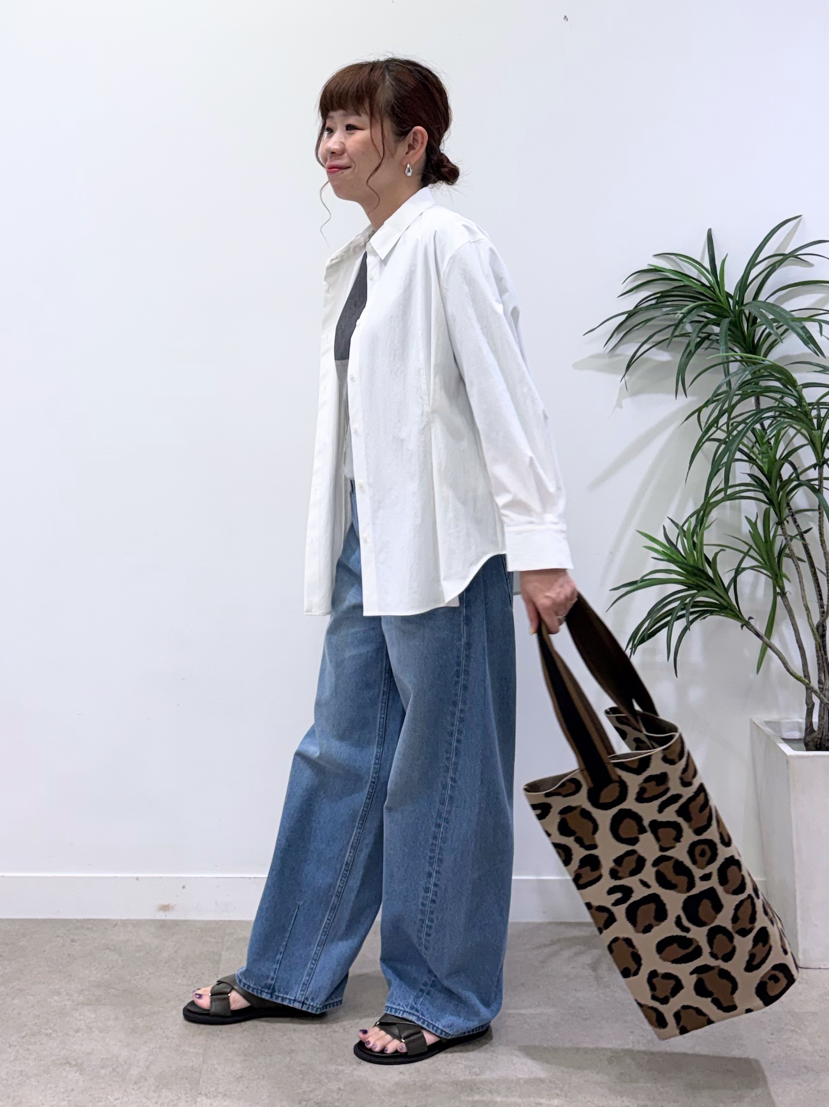 tsuyuさんの「INDIVI｜【UV／接触冷感／高ストレッチ】フロントタックシャツ」を使ったコーディネート