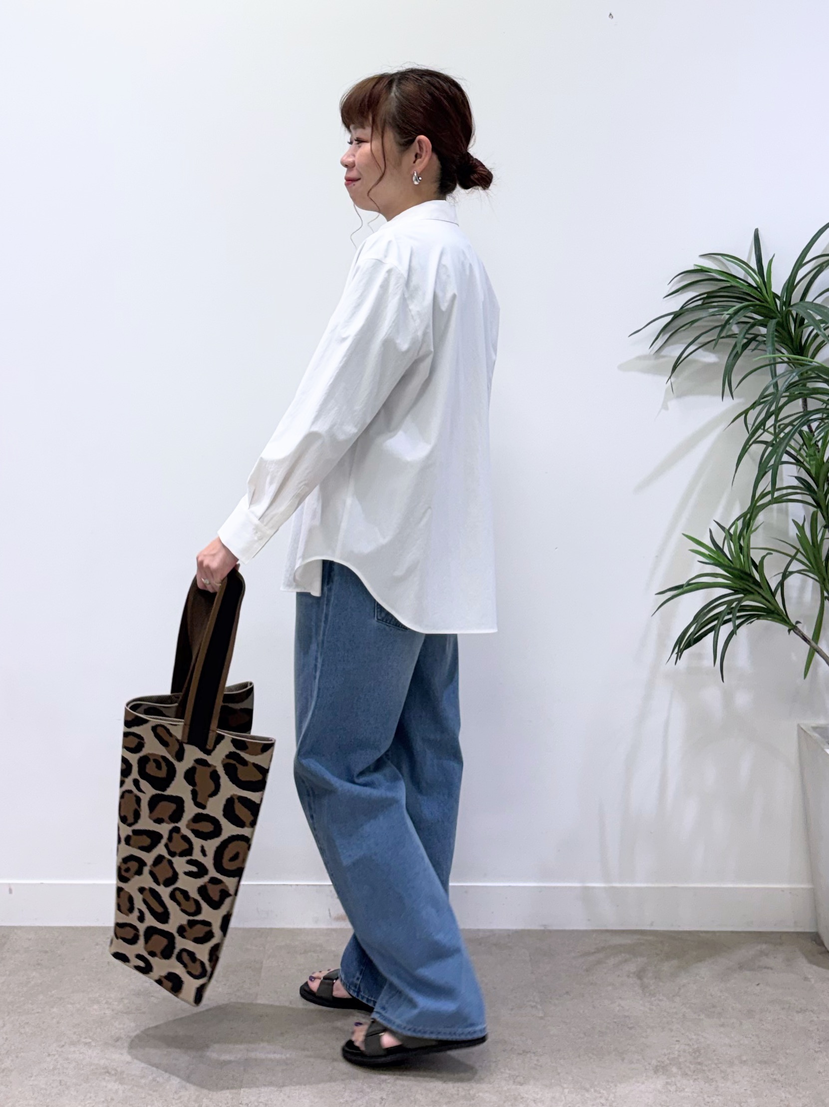 tsuyuさんの「INDIVI｜【UV／接触冷感／高ストレッチ】フロントタックシャツ」を使ったコーディネート