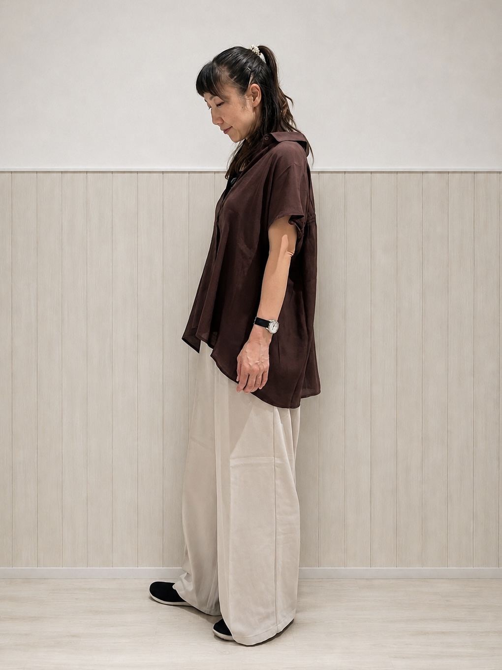 まつみさんの「SHOO･LA･RUE｜【ひんやり/UV】ほんのりシアーで上品な バックギャザーブラウス」を使ったコーディネート