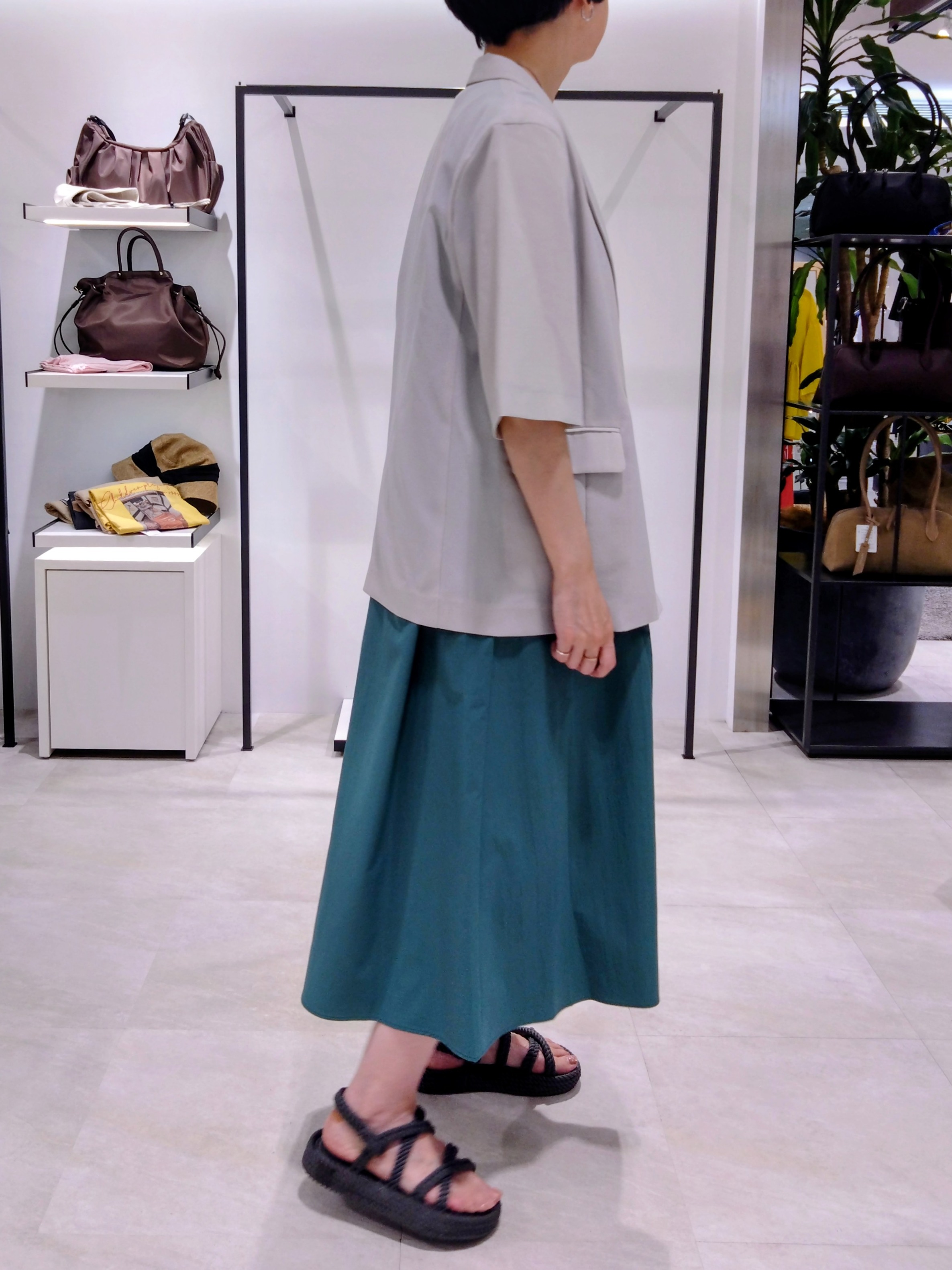 まちこさんの「UNTITLED｜【セットアップ可/UVカット/通気性】エアリークール半袖ジャケット」を使ったコーディネート