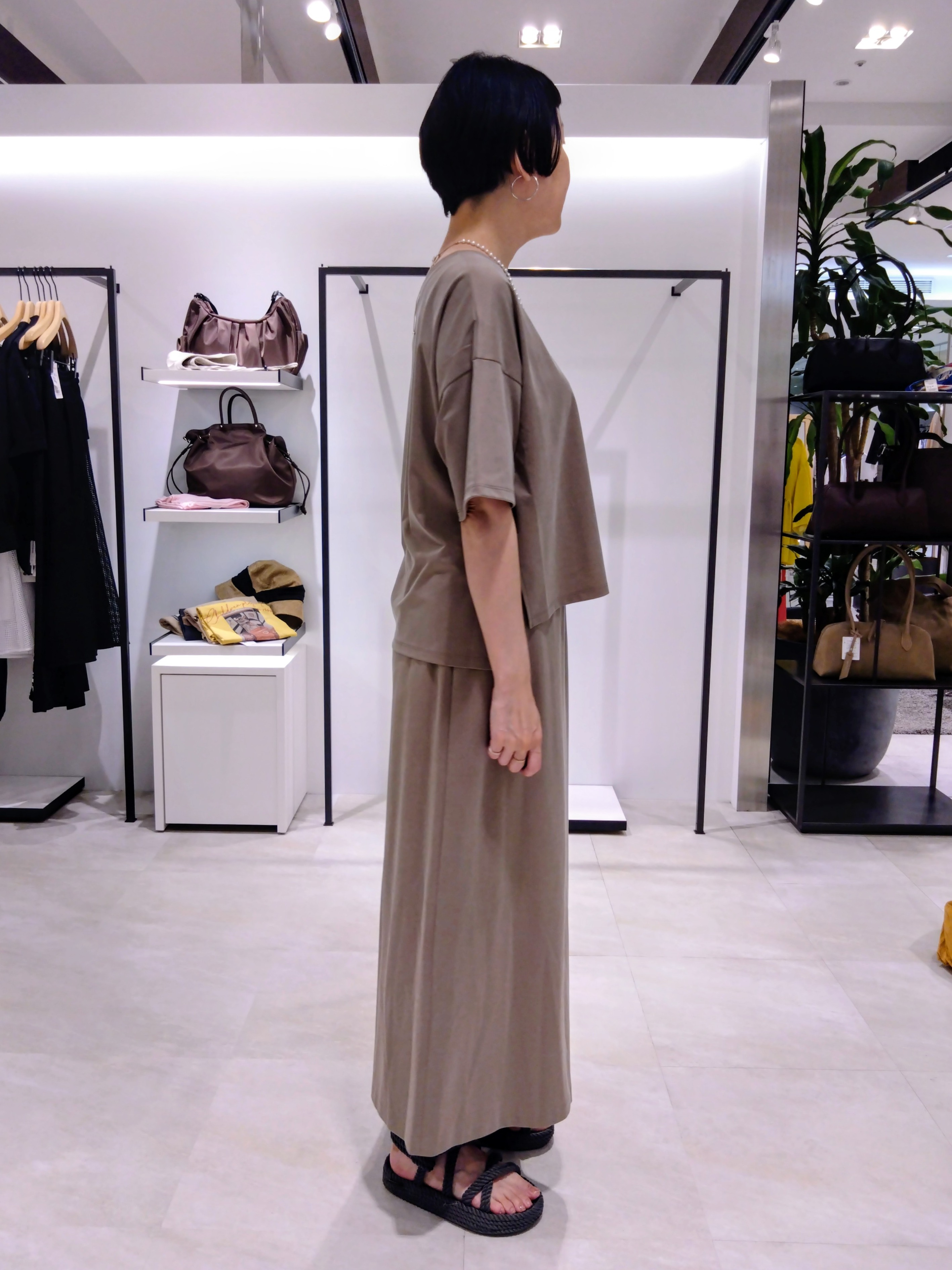 まちこさんの「UNTITLED｜【セットアップ可/接触冷感】ヴィンテージライクプルオーバー」を使ったコーディネート