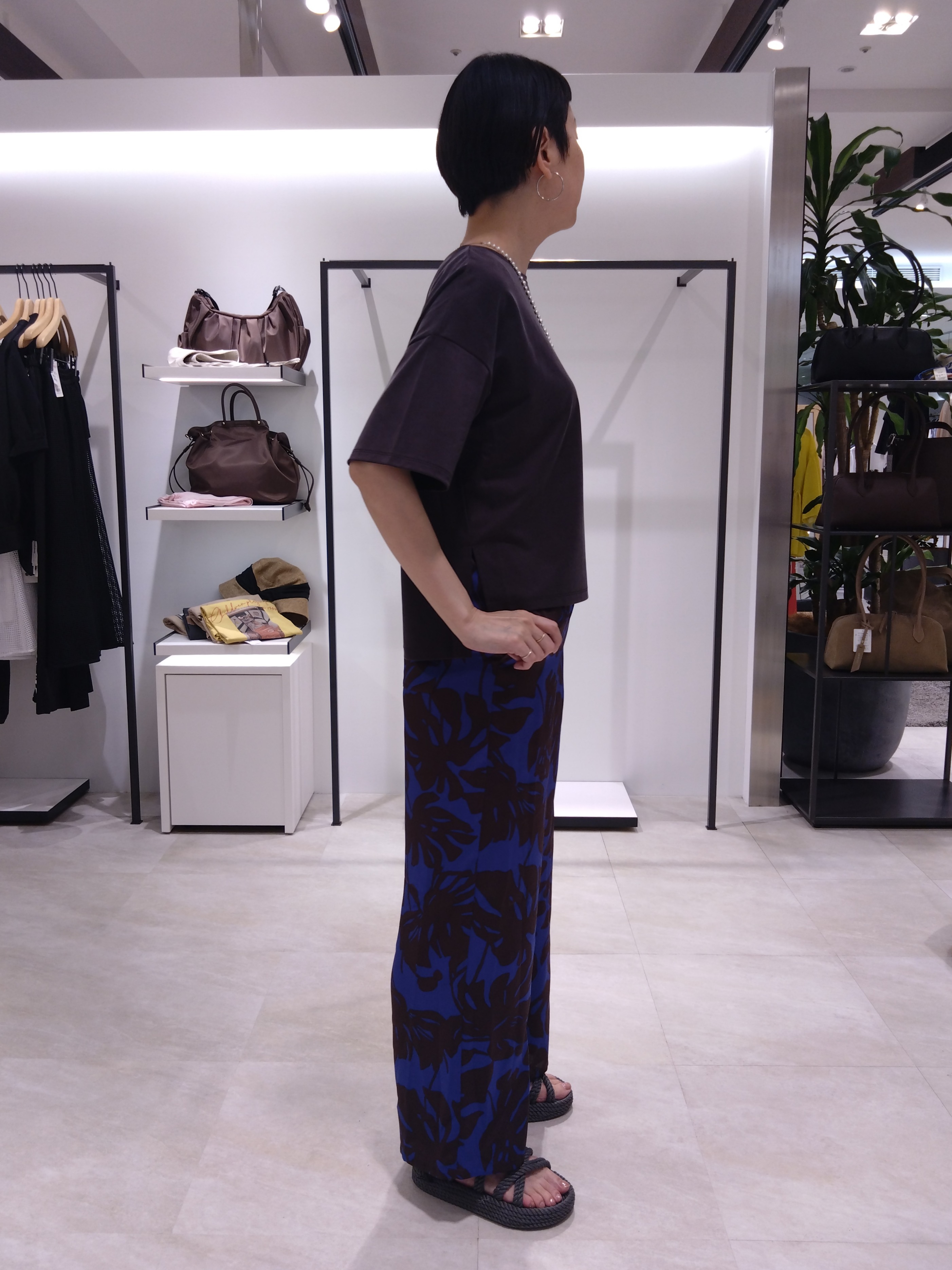 まちこさんの「UNTITLED｜【セットアップ可/接触冷感】ヴィンテージライクプルオーバー」を使ったコーディネート