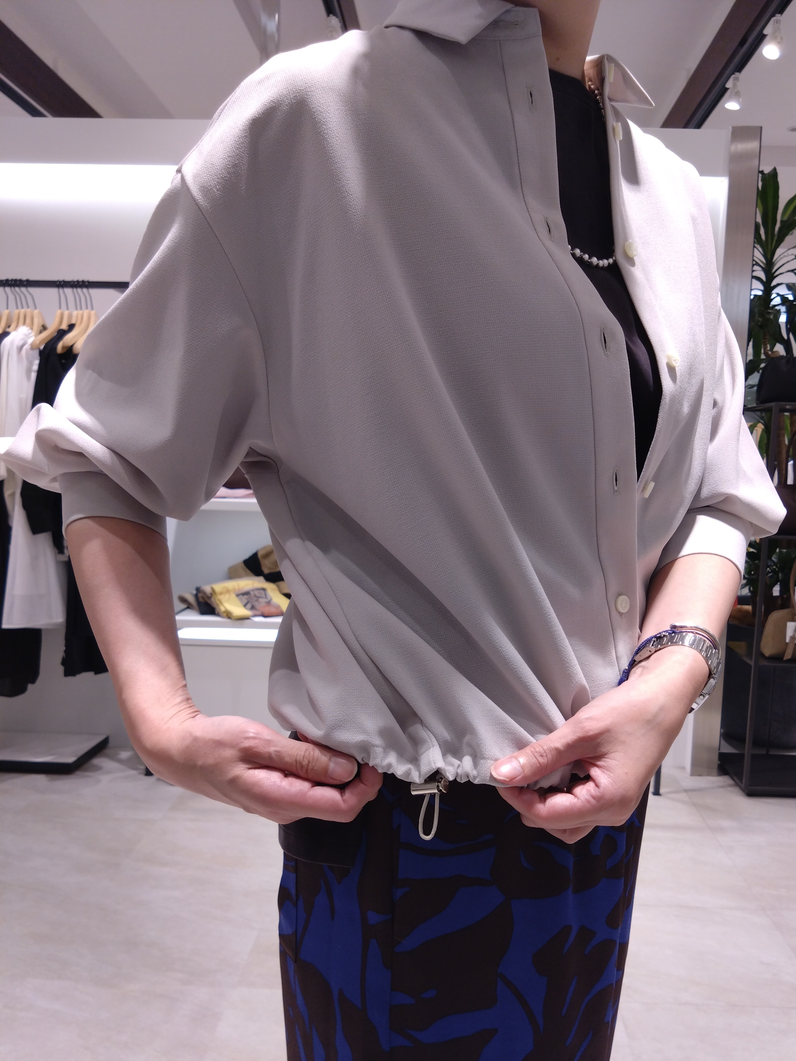 まちこさんの「UNTITLED｜【セットアップ可/UVカット/接触冷感】エアリークールドロストシャツ」を使ったコーディネート