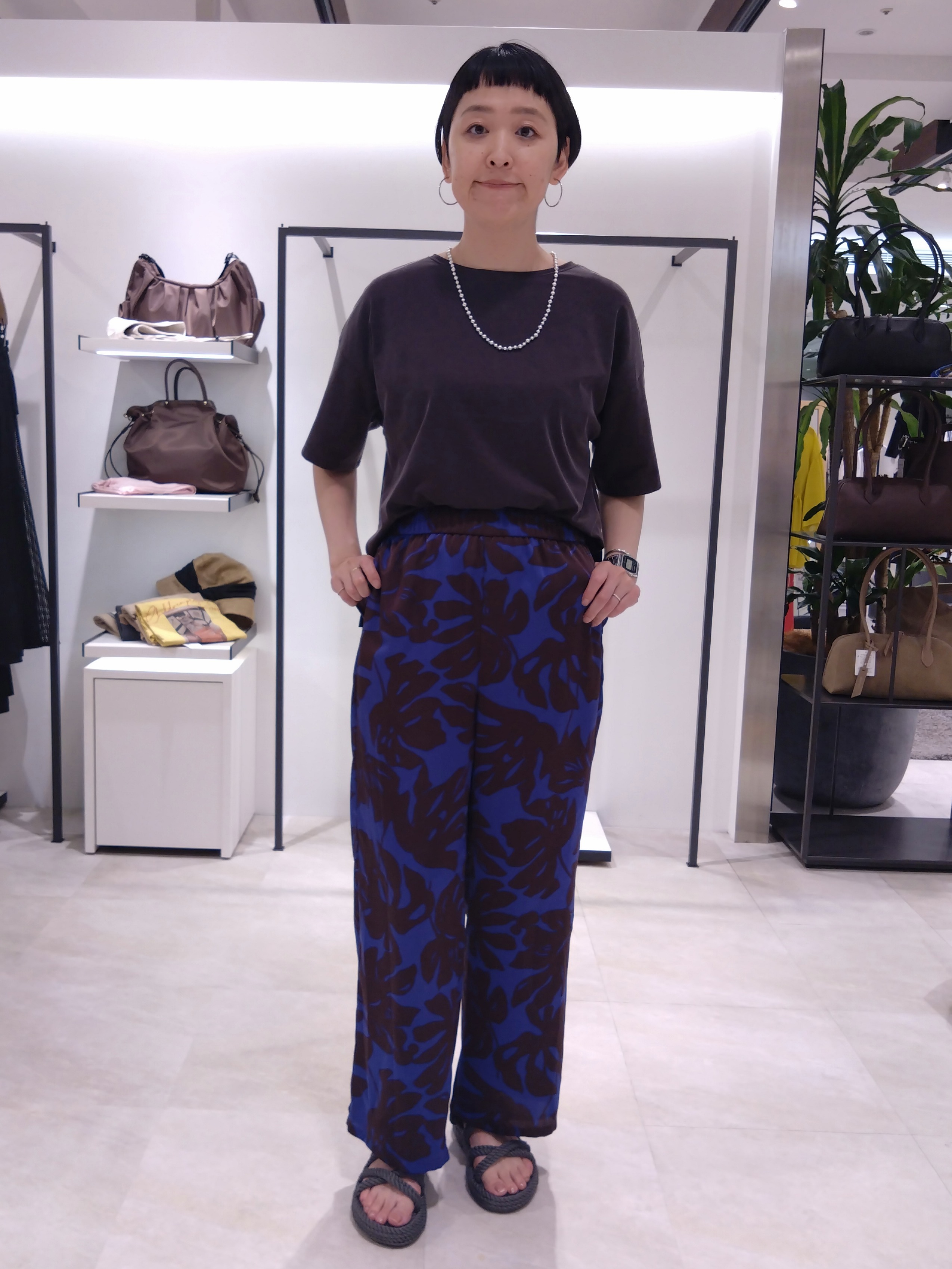 まちこさんの「UNTITLED｜【セットアップ可/UVカット/接触冷感】エアリークールドロストシャツ」を使ったコーディネート
