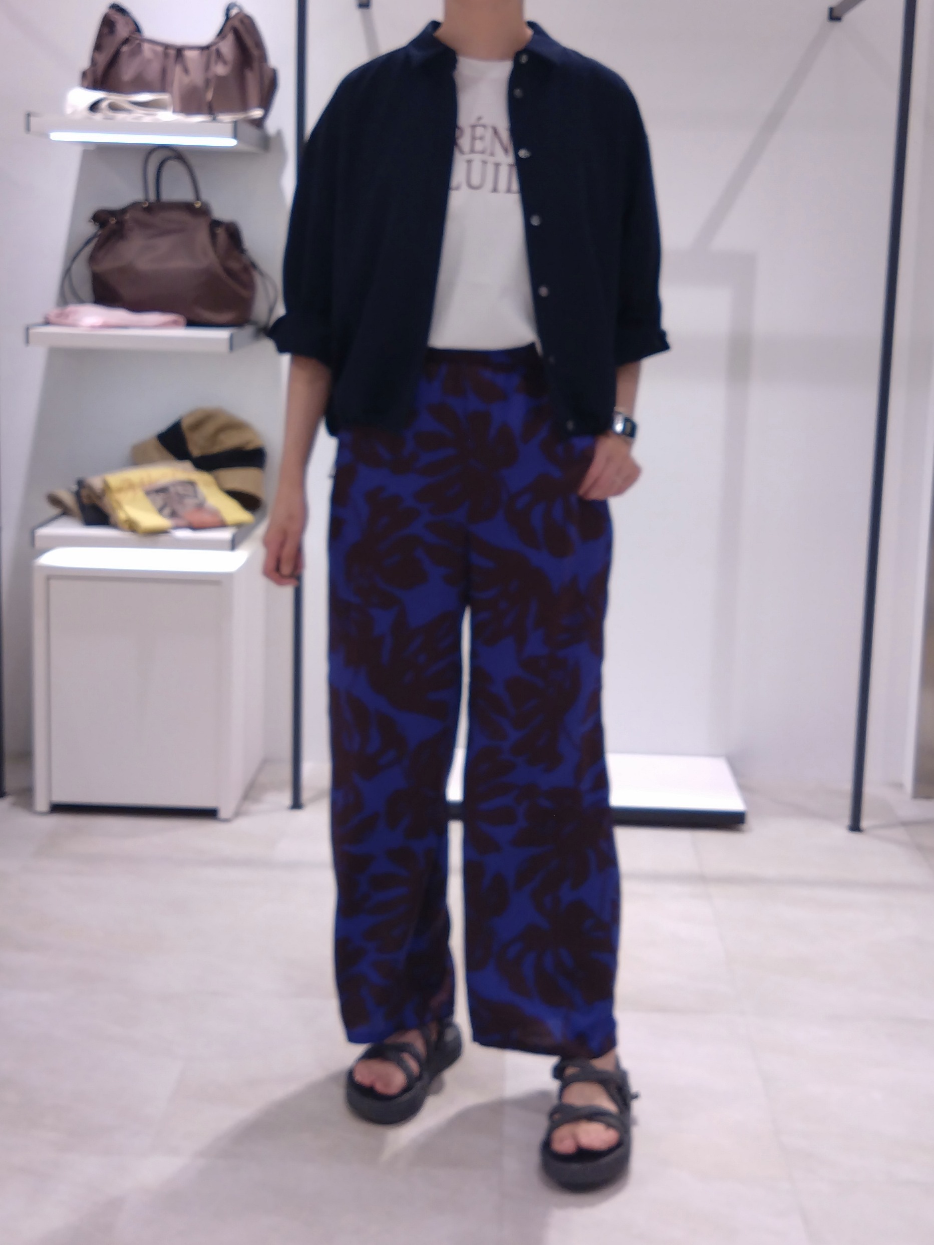 まちこさんの「UNTITLED｜【セットアップ可/UVカット/接触冷感】エアリークールドロストシャツ」を使ったコーディネート