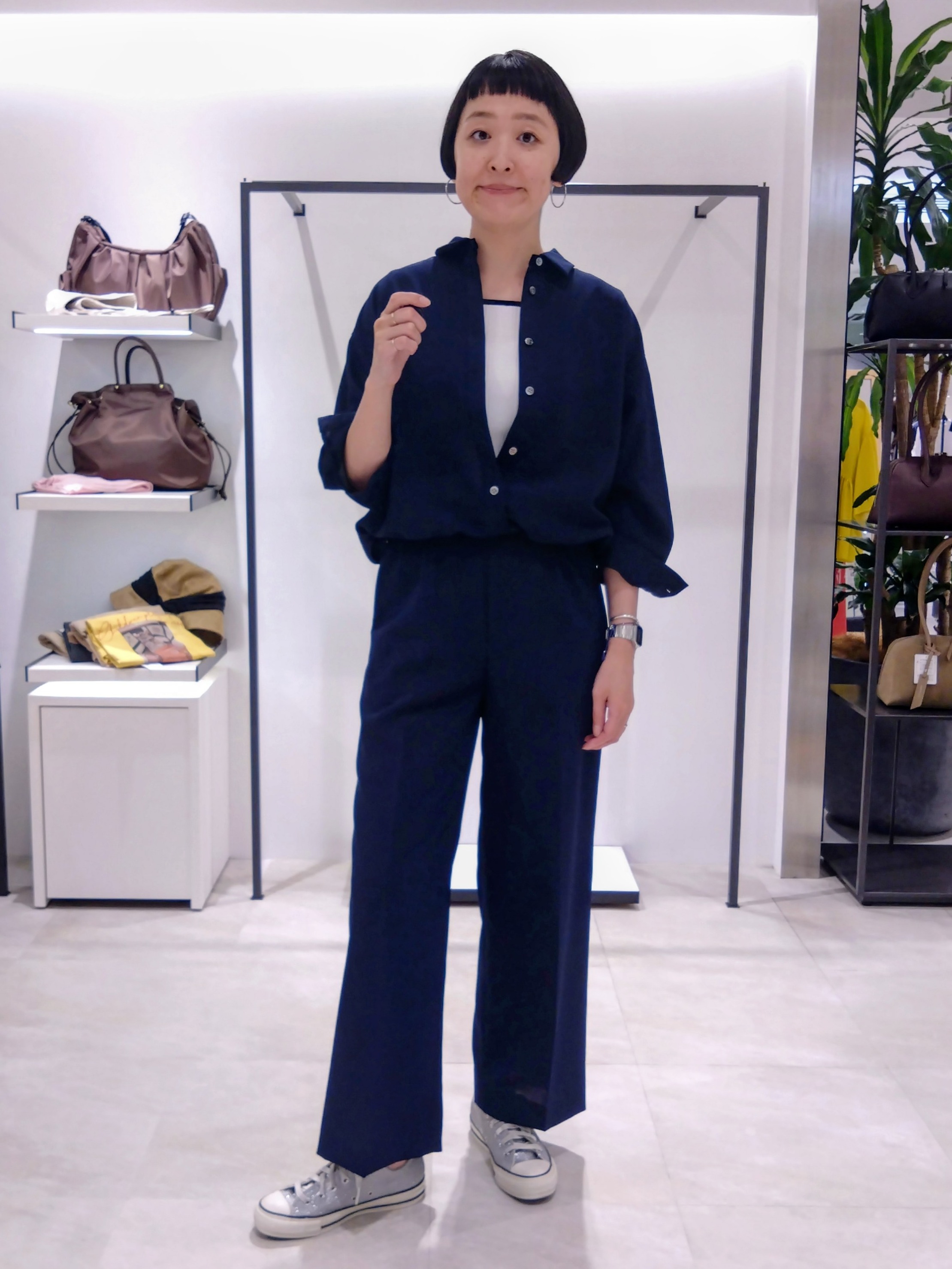 まちこさんの「UNTITLED｜【セットアップ可/UVカット/接触冷感】エアリークールドロストシャツ」を使ったコーディネート