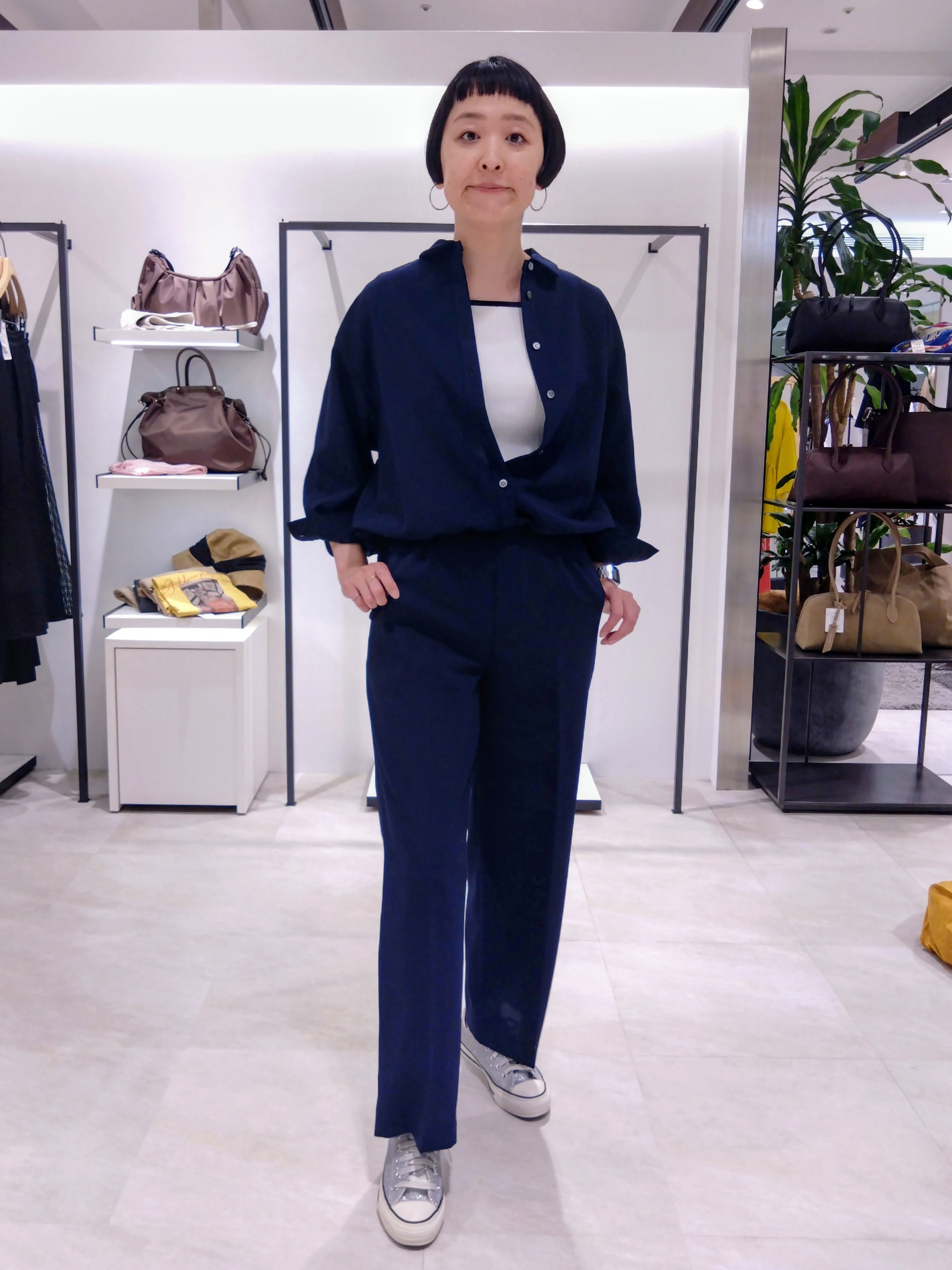 まちこさんの「UNTITLED｜【セットアップ可/UVカット/接触冷感】エアリークールドロストシャツ」を使ったコーディネート