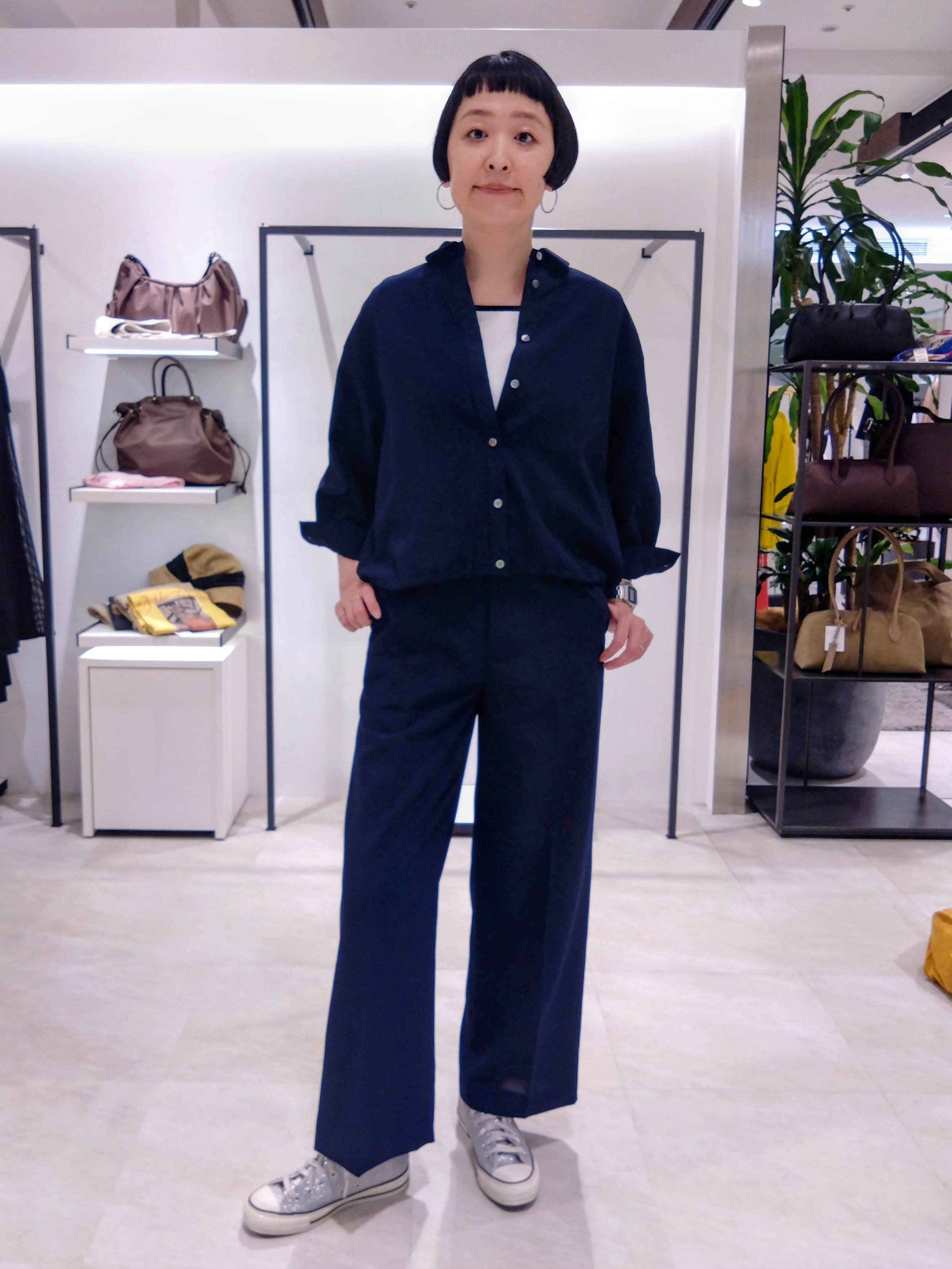 まちこさんの「UNTITLED｜【セットアップ可/UVカット/接触冷感】エアリークールドロストシャツ」を使ったコーディネート