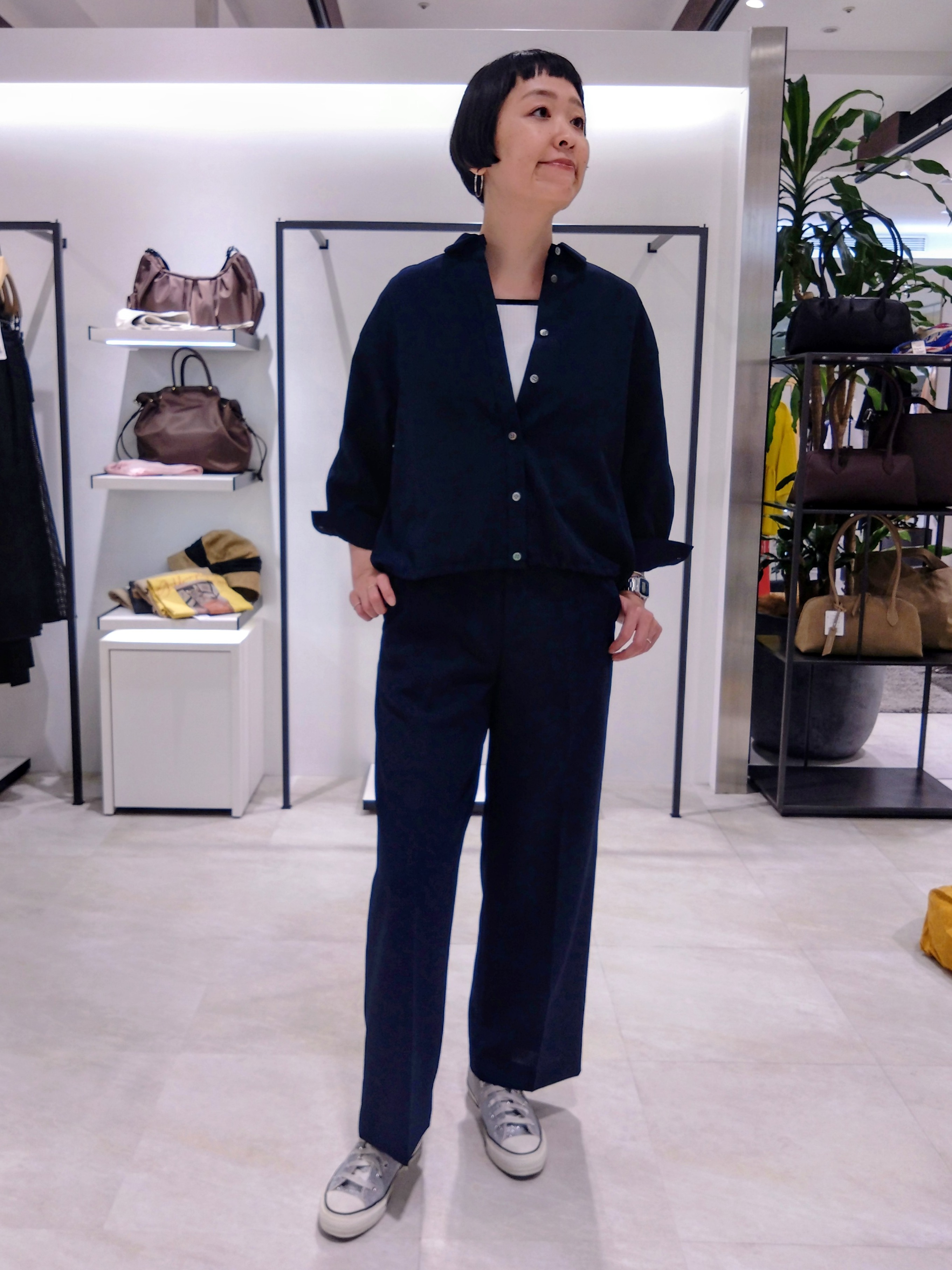まちこさんの「UNTITLED｜【セットアップ可/UVカット/接触冷感】エアリークールドロストシャツ」を使ったコーディネート